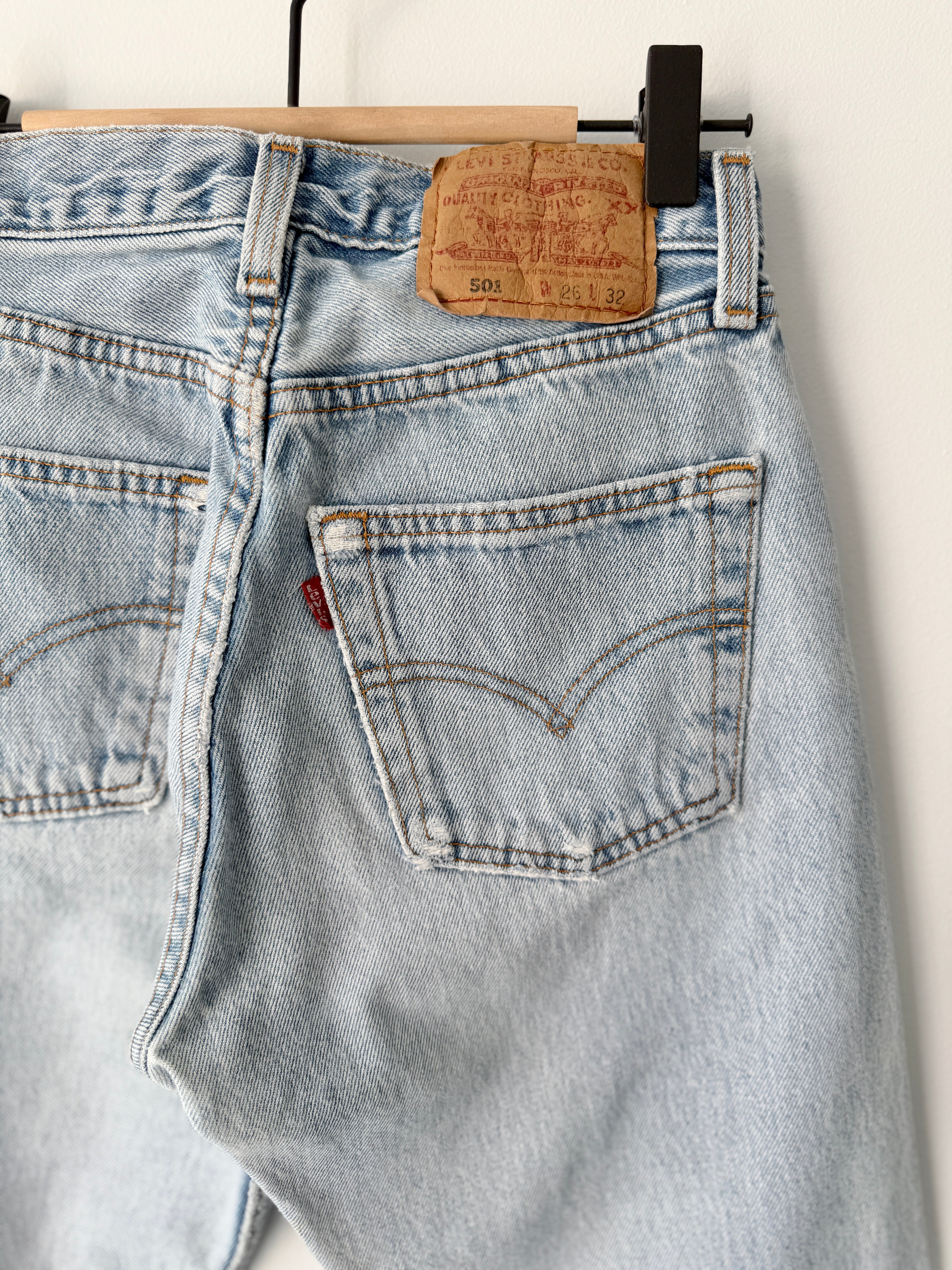 W24 L31 vintage Levis 501 23-24” measured light blue fade denim 90s Levi’s 501s USA