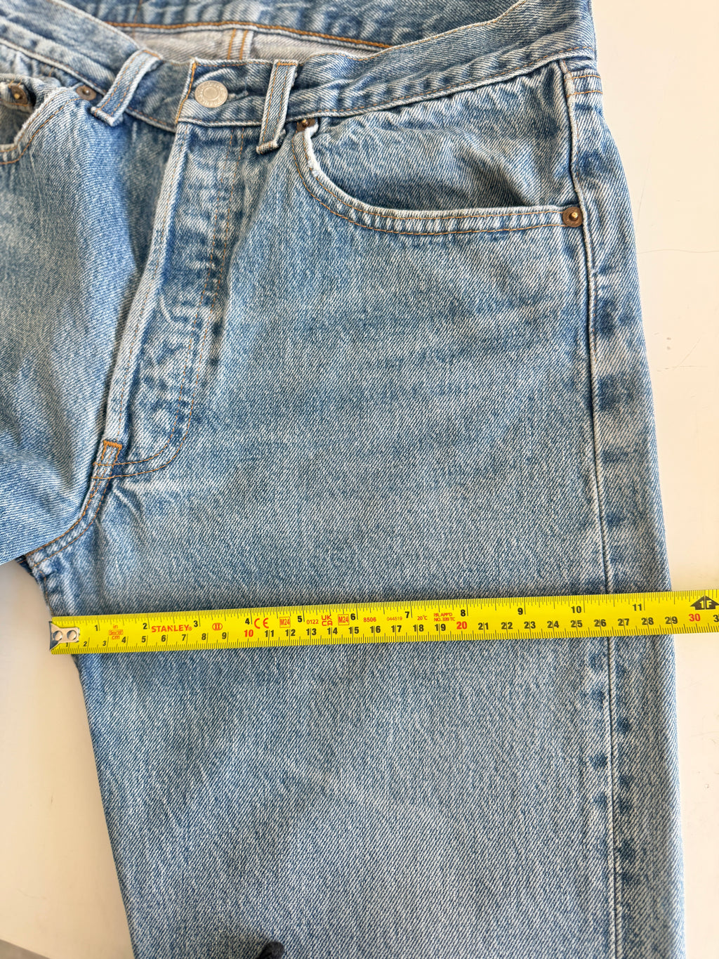 W29 L34 vintage Levis 501 28-29” measured medium faded blue 80s Levi’s 501s