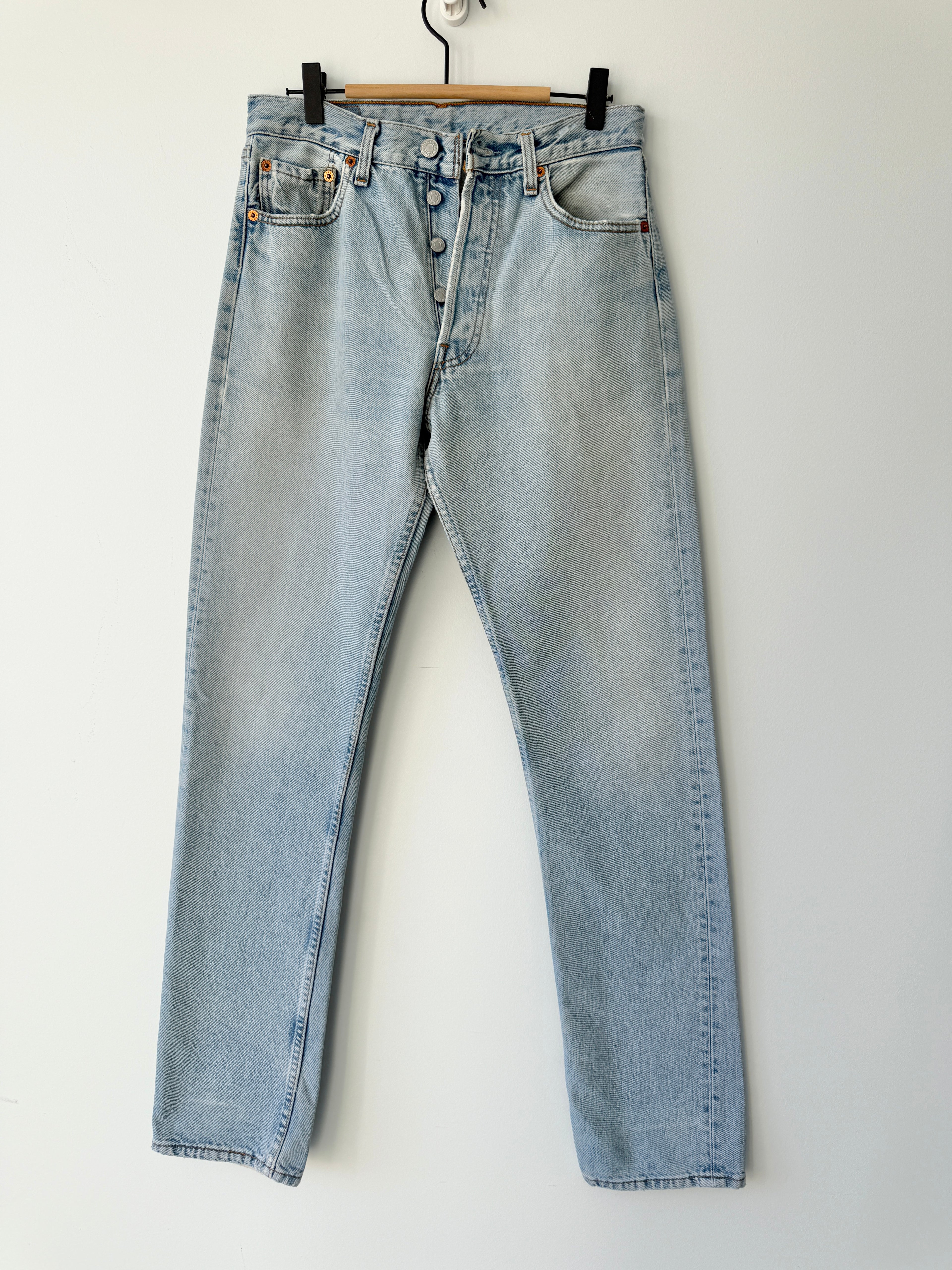 W27 L33 vintage Levis 501 27” measured light faded blue 90’s levi’s 501s