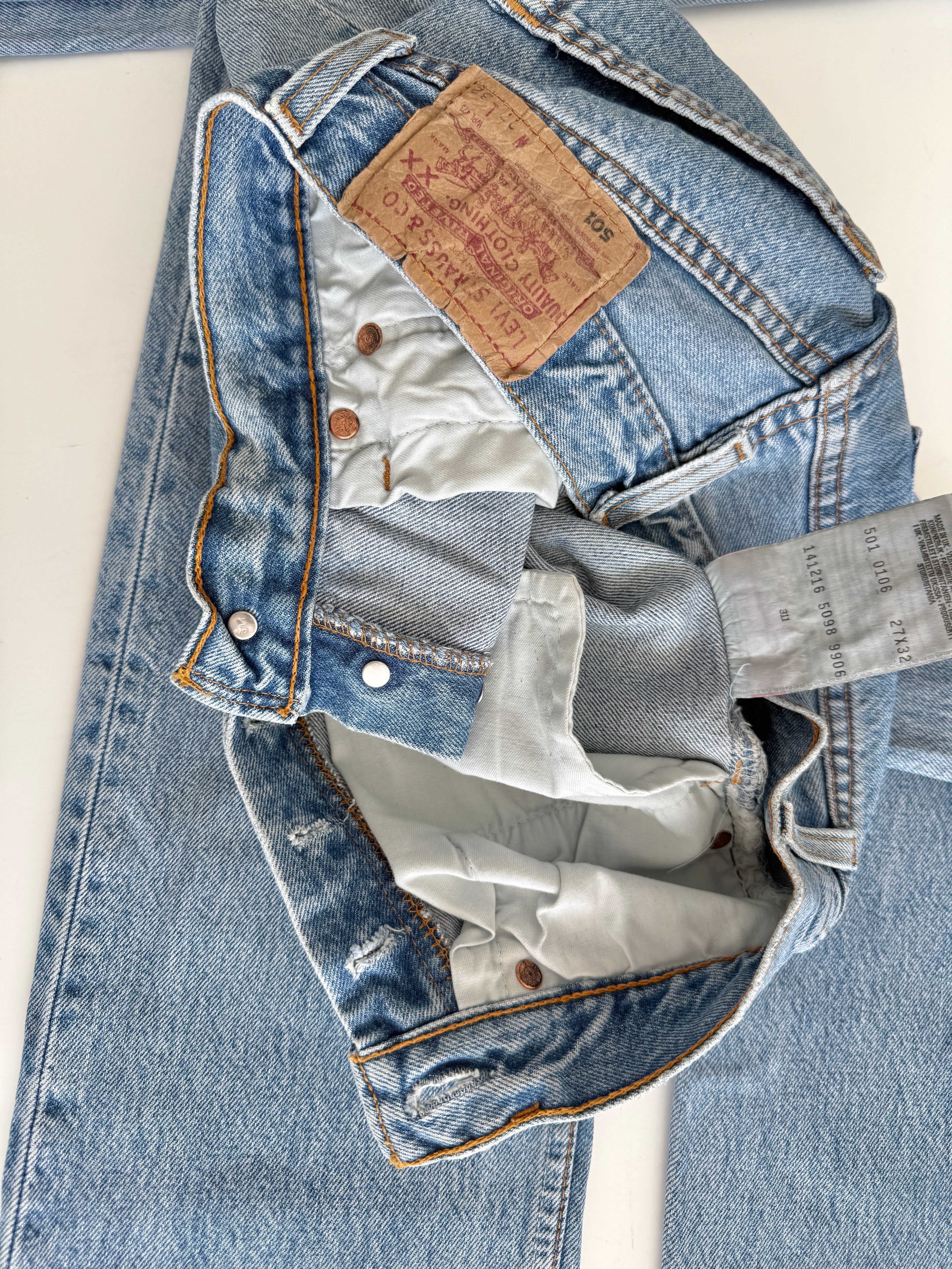W26 L30 vintage Levis 501 25/26” measured waist medium blue 501s made in 90s