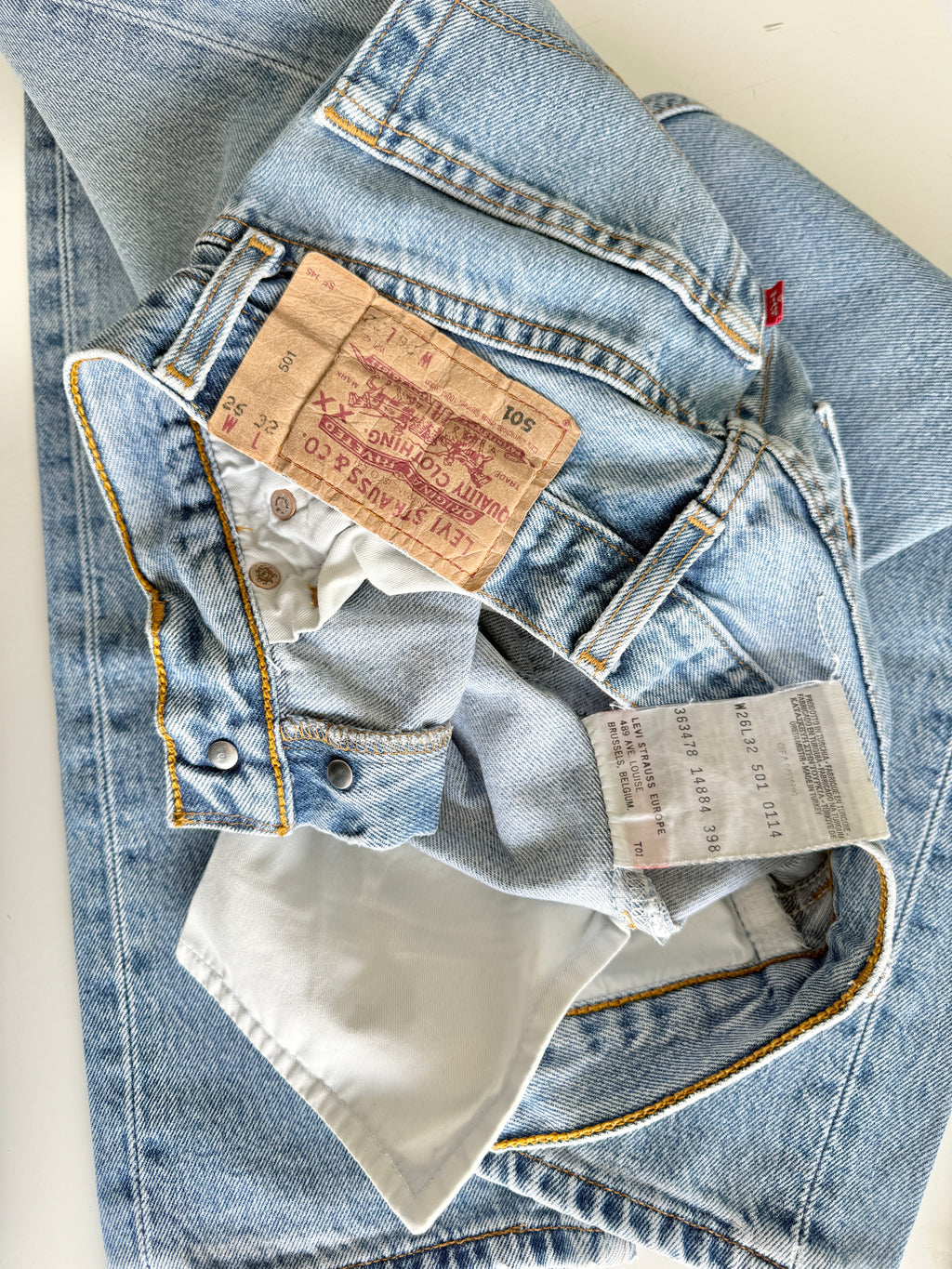 W24 L30 vintage Levis 501 23/24” measured medium faded blue denim Levi’s 501s