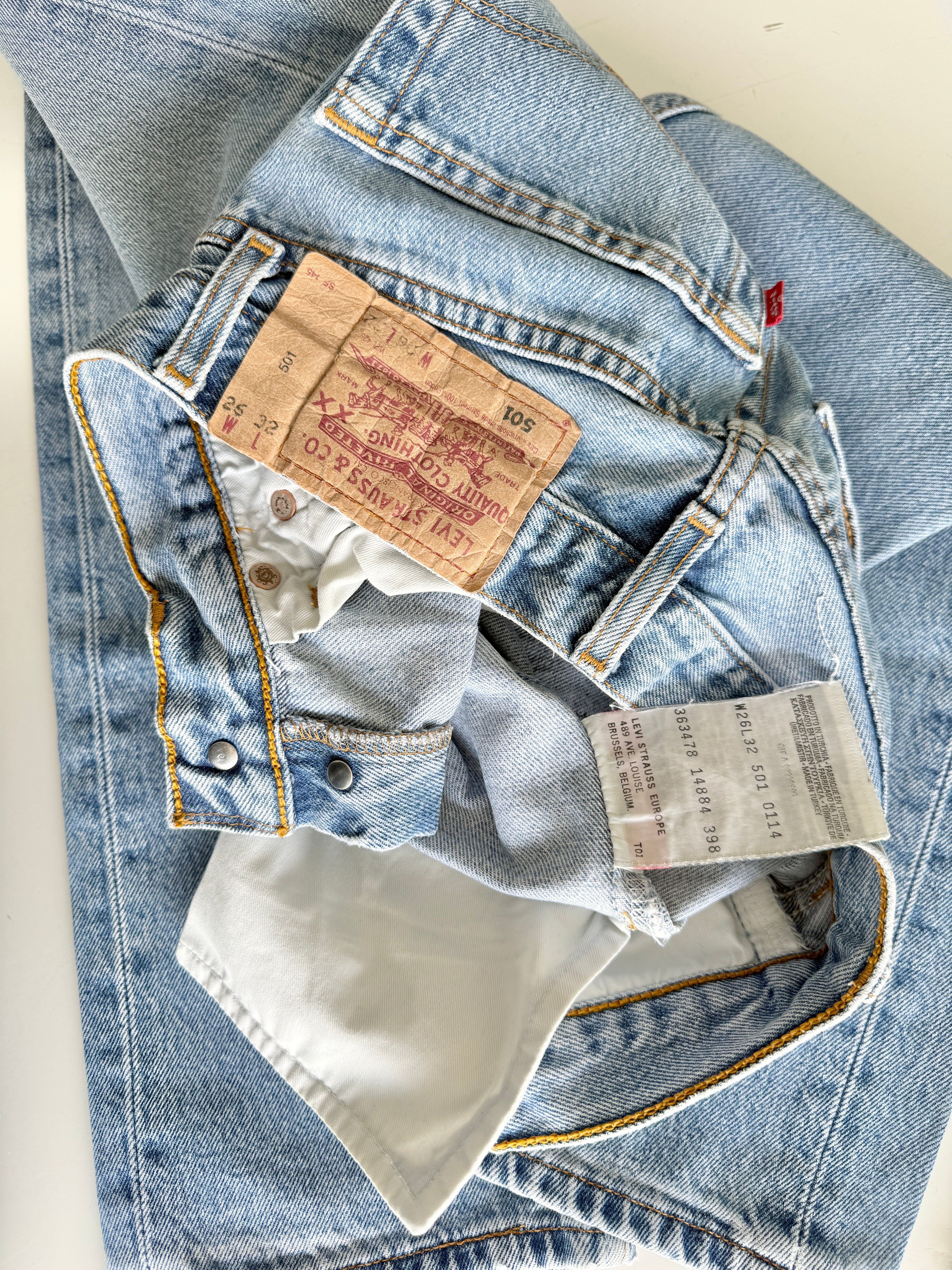 W24 L30 vintage Levis 501 23/24” measured medium faded blue denim Levi’s 501s