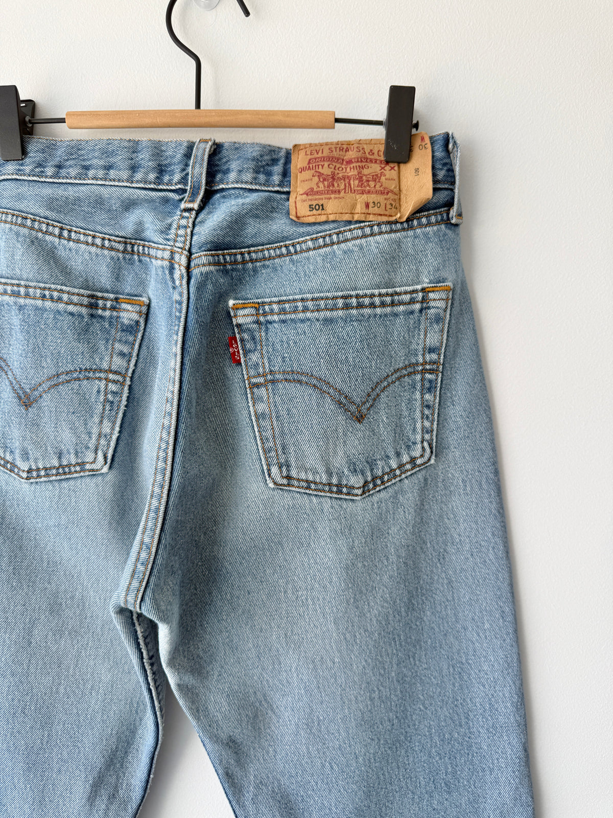 W29 L33vintage Levis 501s 28/29” measured medium fade blue Y2K 501s