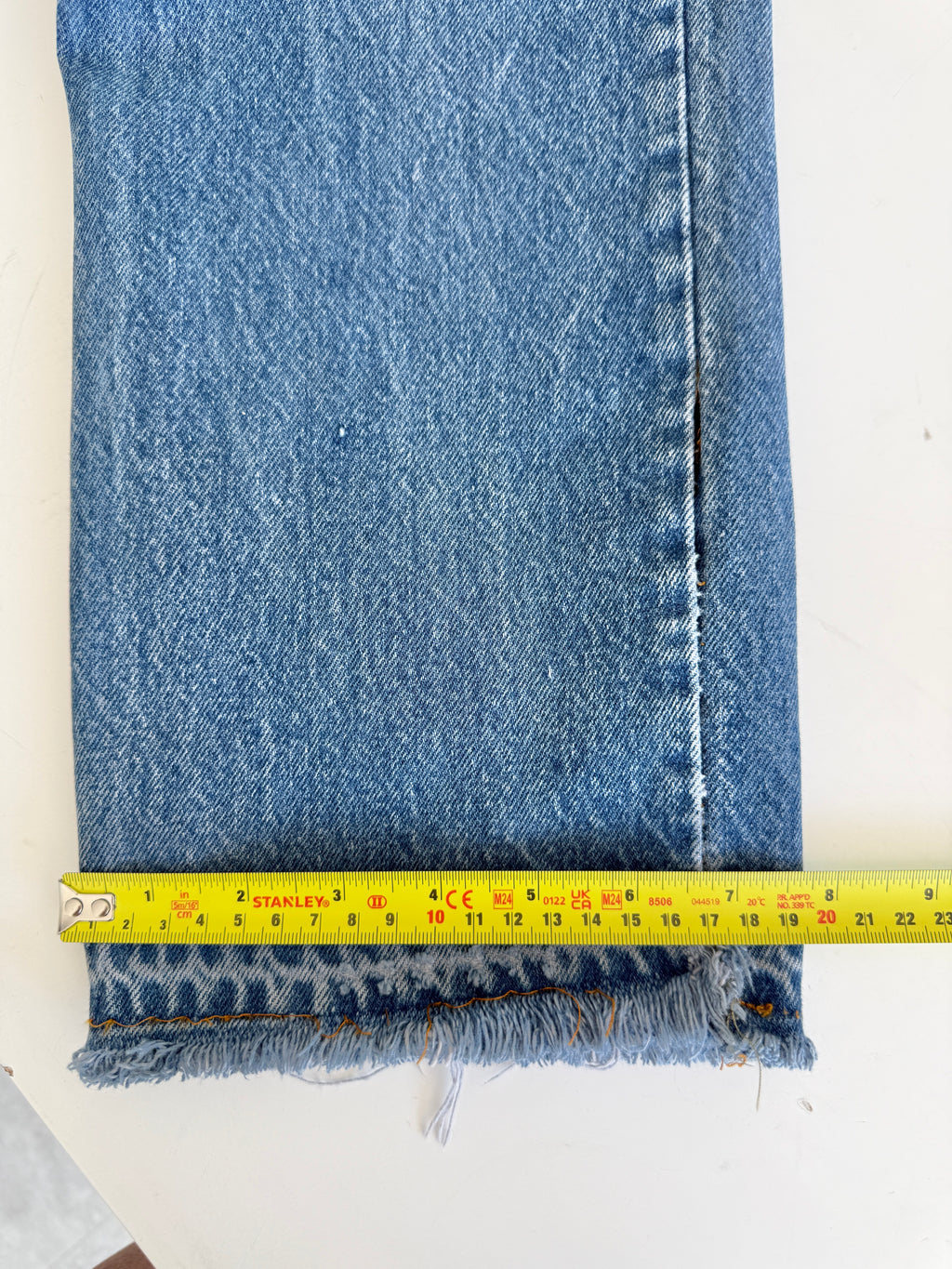 W25 L33 vintage Levis 701 25” measured waist medium blue faded  80s 701s made in USA