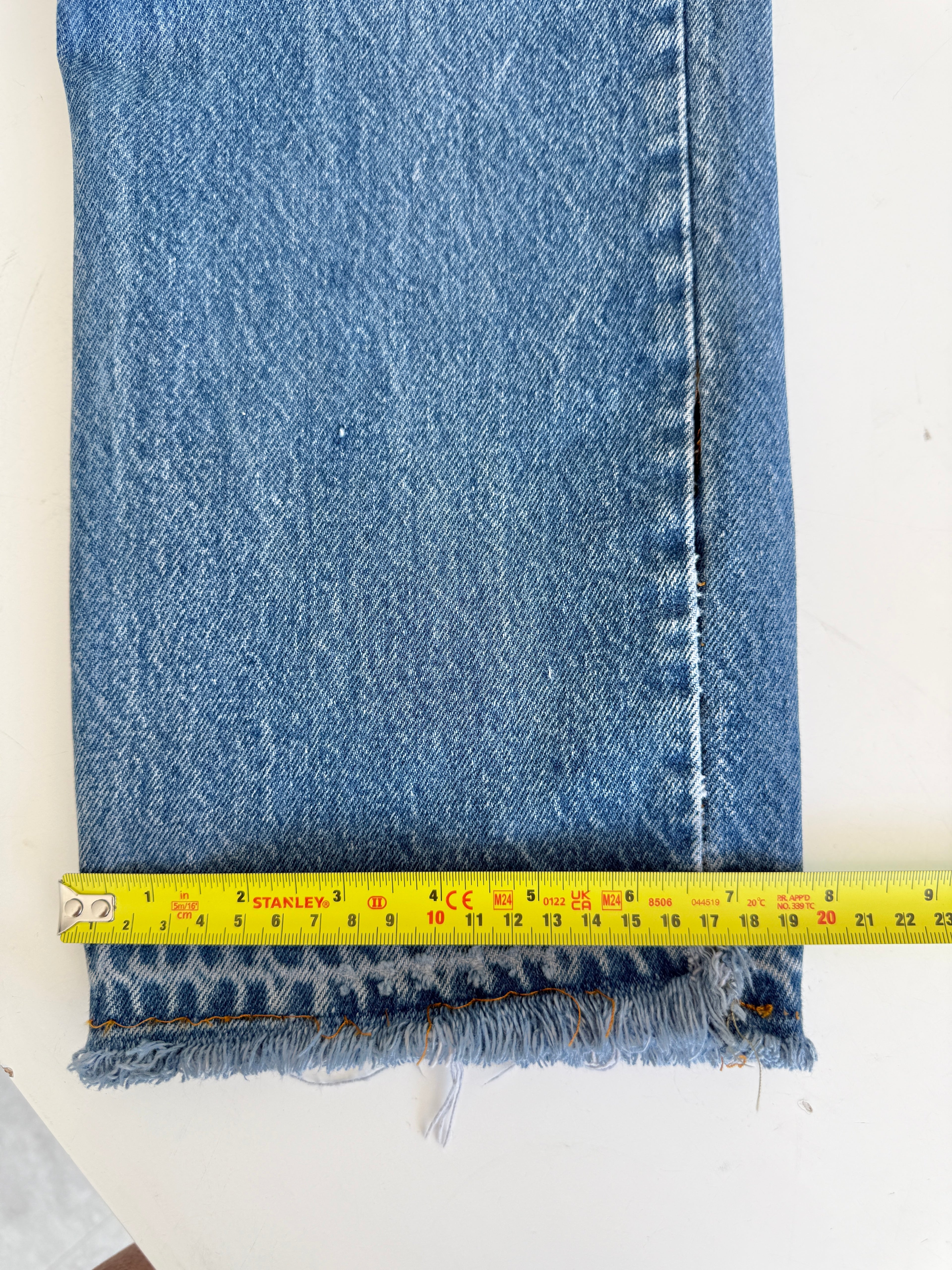 W25 L33 vintage Levis 701 25” measured waist medium blue faded  80s 701s made in USA