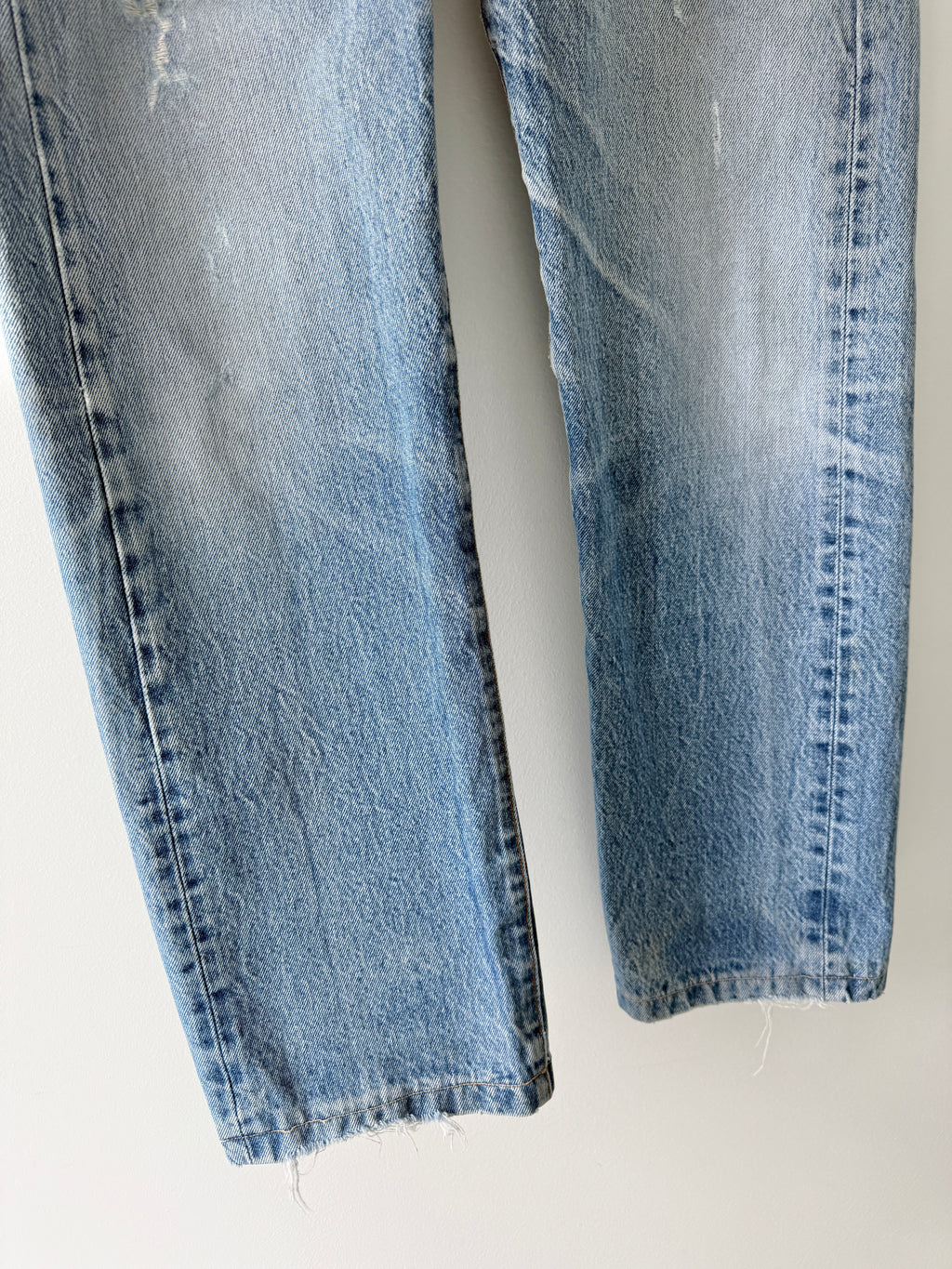 W30 L30 vintage Levis 501 29-30” measured distressed light blue denim 80s 501s