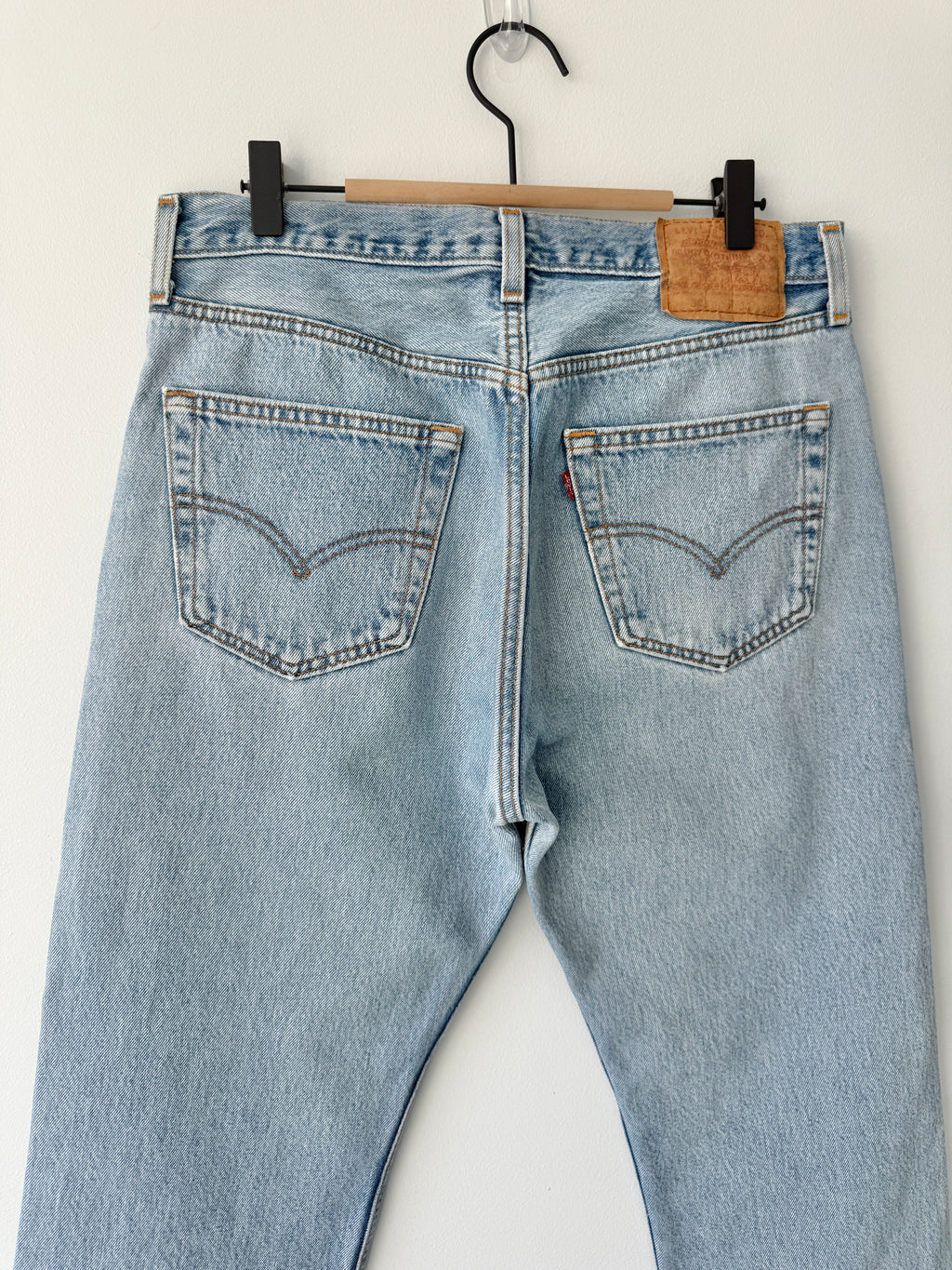 W31 L28 vintage Levis 501 light blue 30/31” measured waist 501s 90s USA