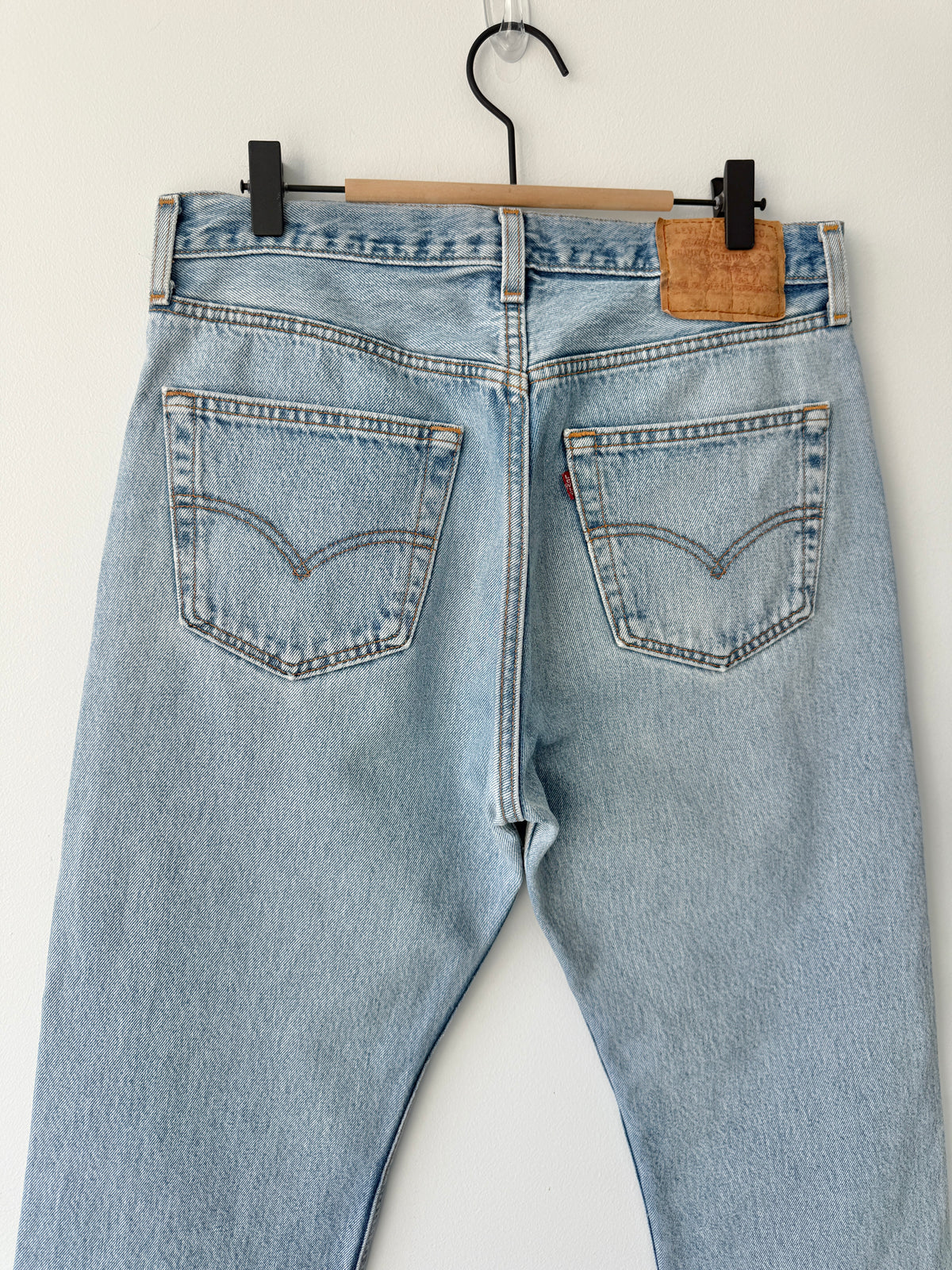 W31 L28 vintage Levis 501 light blue 30/31” measured waist 501s 90s USA