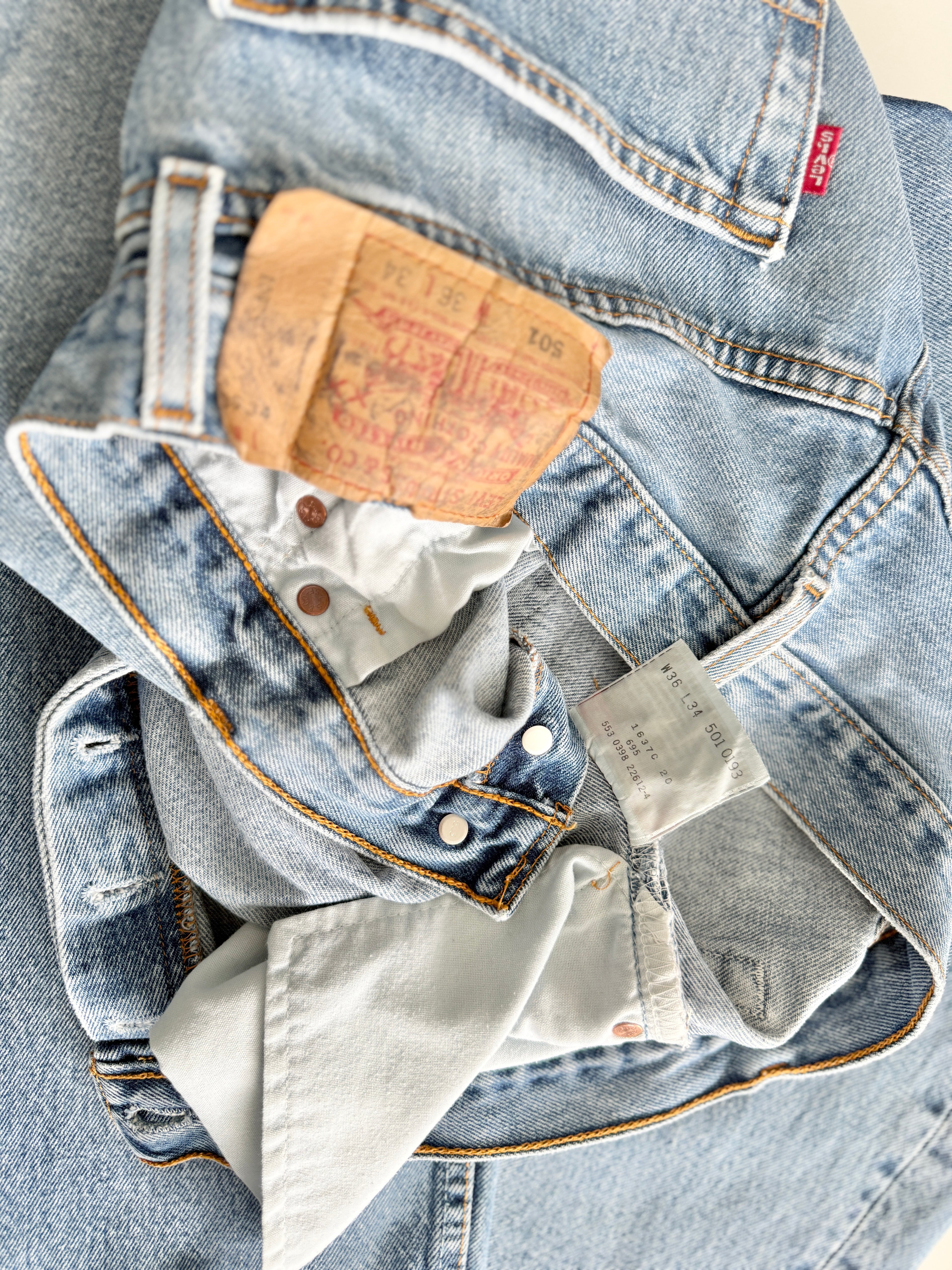 W33 L33 vintage Levis 501 32/33” measured medium blue faded 90s USA Levi’s 501s