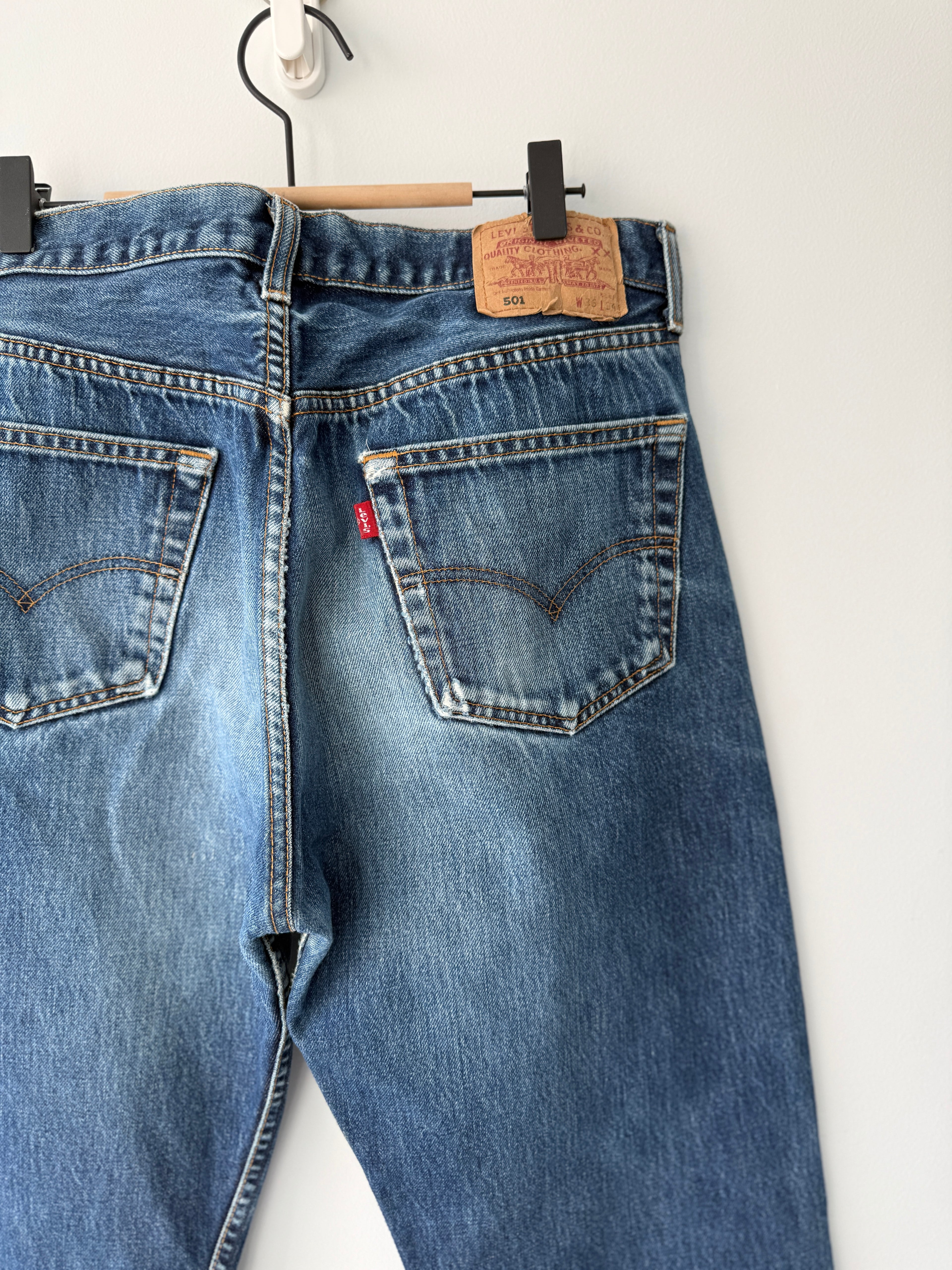 W33 L29 vintage Levis 501 32-33”” measured dark indigo denim whiskers Y2K 501s