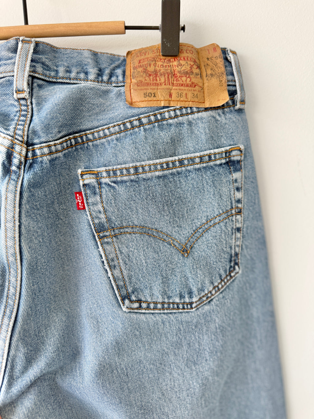 W33 L33 vintage Levis 501 32/33” measured medium blue faded 90s USA Levi’s 501s