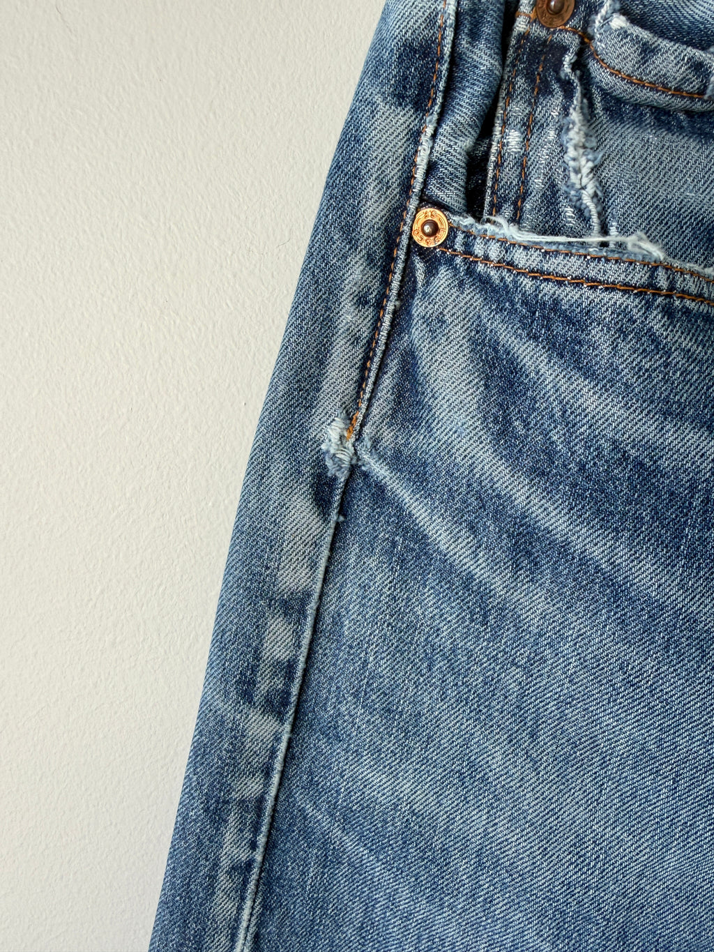 Soft W29 L28 vintage Levis 501 28/29” measured indigo dark blue faded denim Y2K Levi’s 501s