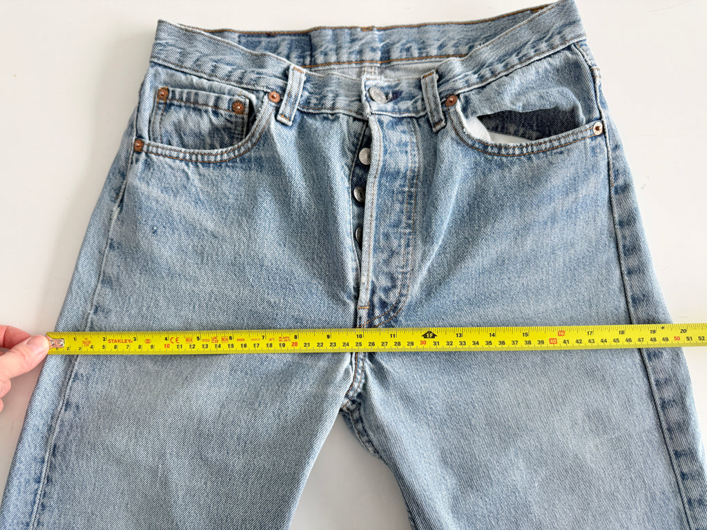 W28 L30 vintage Levis 501 27/28” measured medium light faded blue denim 80/90s Levi’s 501s