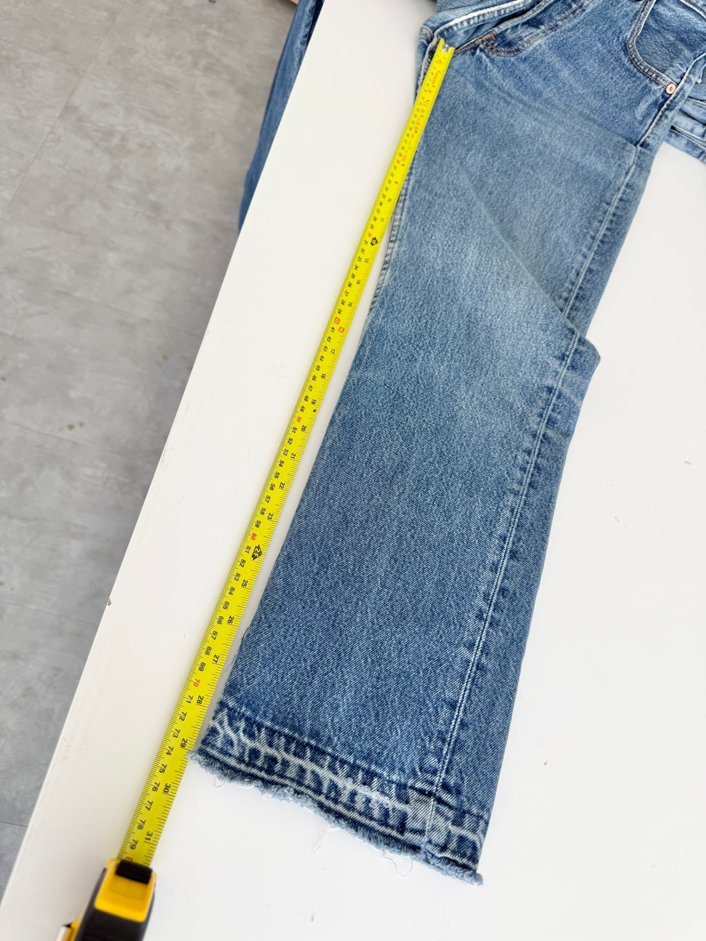 W26 L29 vintage Levis 501s 25/26” medium blue denim Levi’s 501s student fit 90s USA