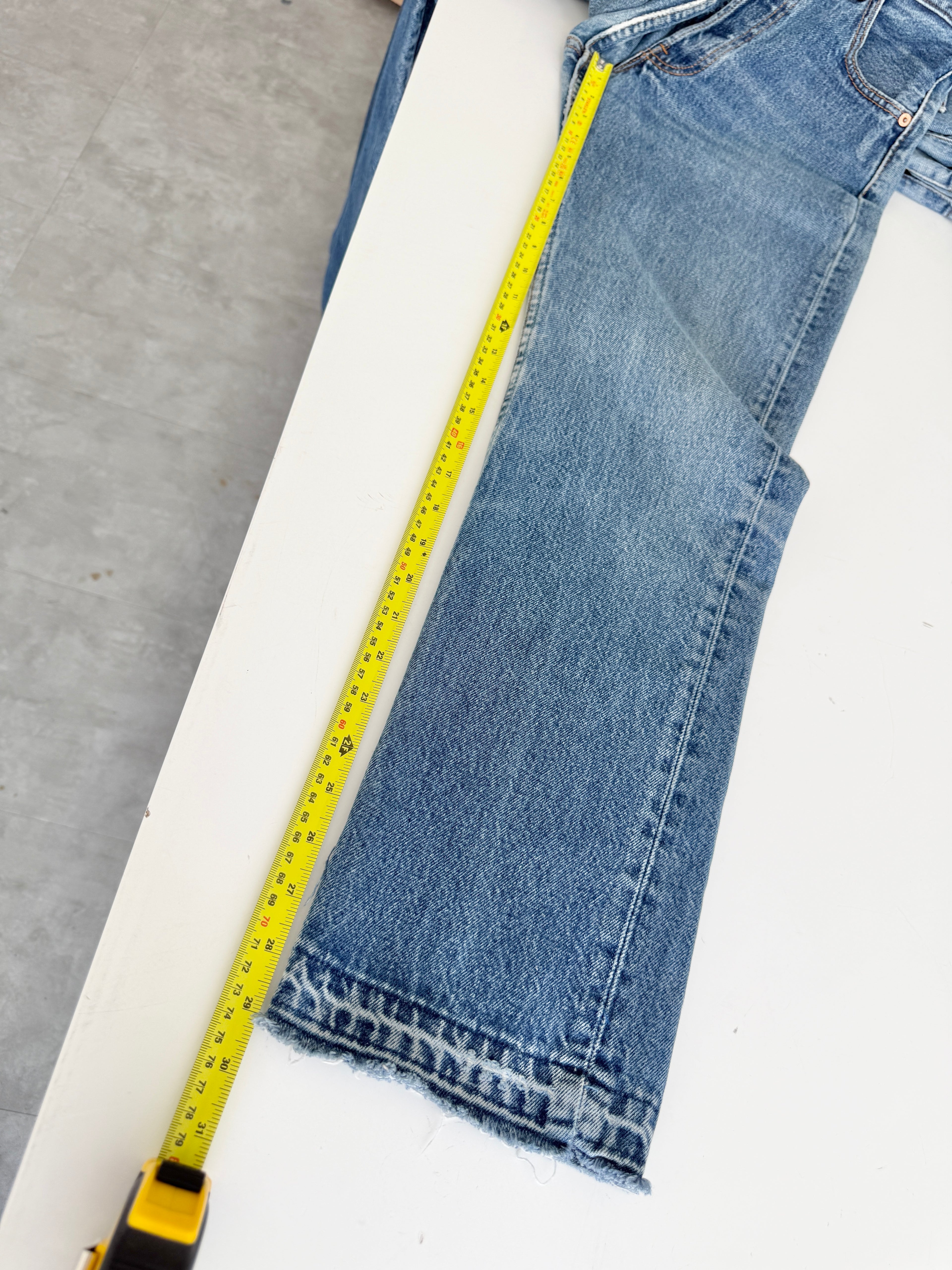 W26 L29 vintage Levis 501s 25/26” medium blue denim Levi’s 501s student fit 90s USA