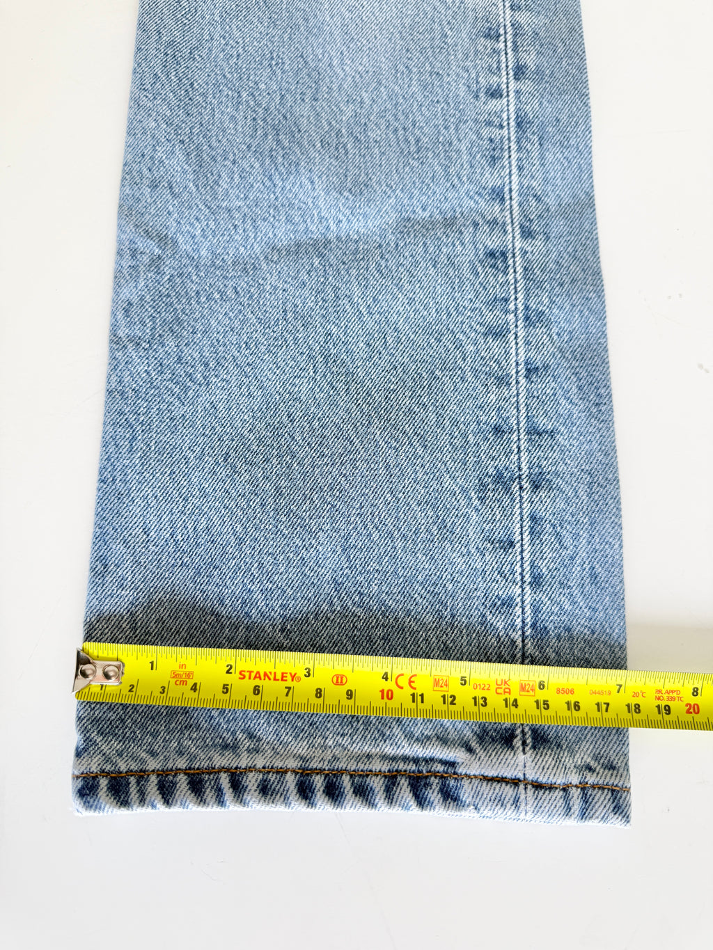 W24 L30 vintage Levis 501 23/24” measured medium faded blue denim Levi’s 501s