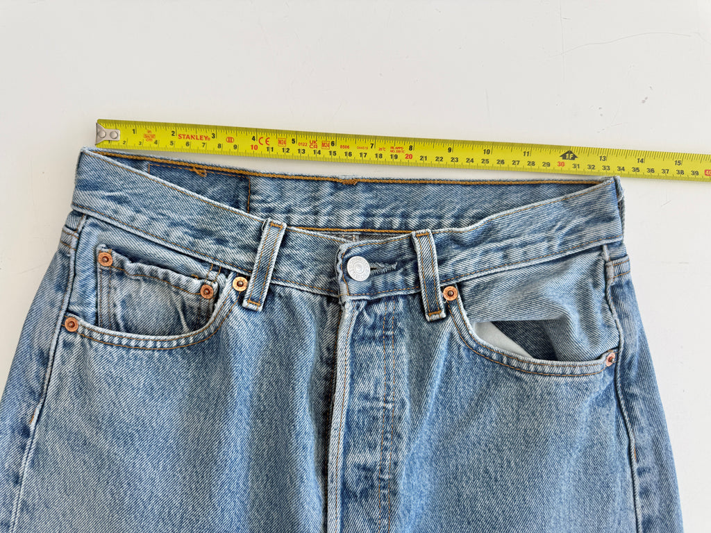 W26 L33 vintage Levis 501 25/26” measured waist medium faded blue 501s Y2K