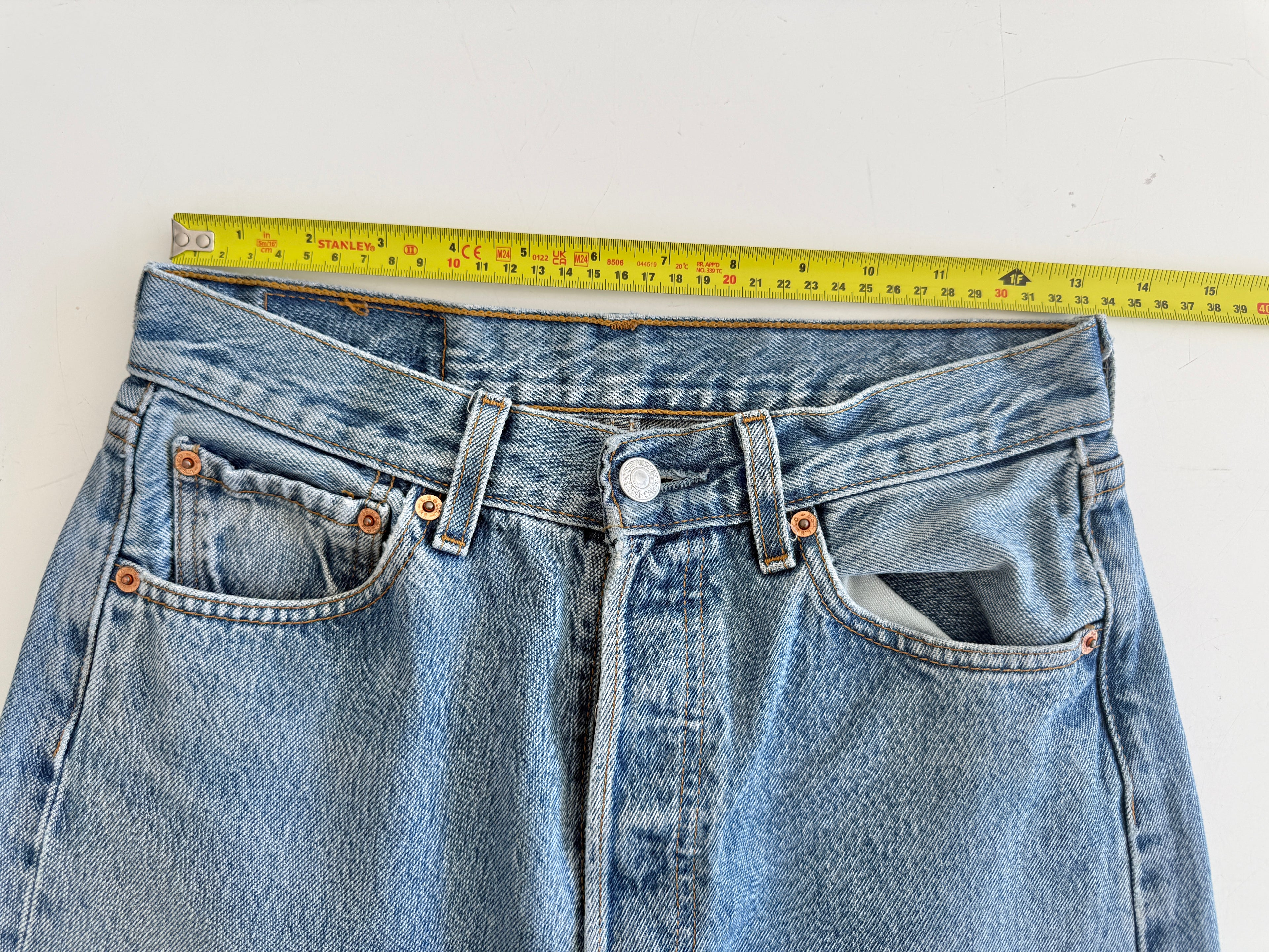 W26 L33 vintage Levis 501 25/26” measured waist medium faded blue 501s Y2K