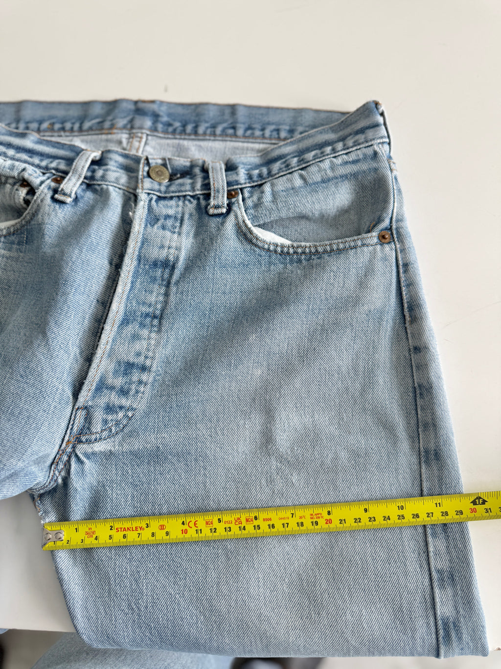 W31 L32 vintage Levis 501 30/31” measured light faded blue denim 70’s 501s USA button 6