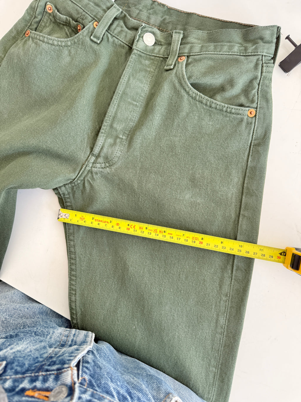 W26 L31 vintage Levis 501 khaki green 25/26” measured waist 501s 90s