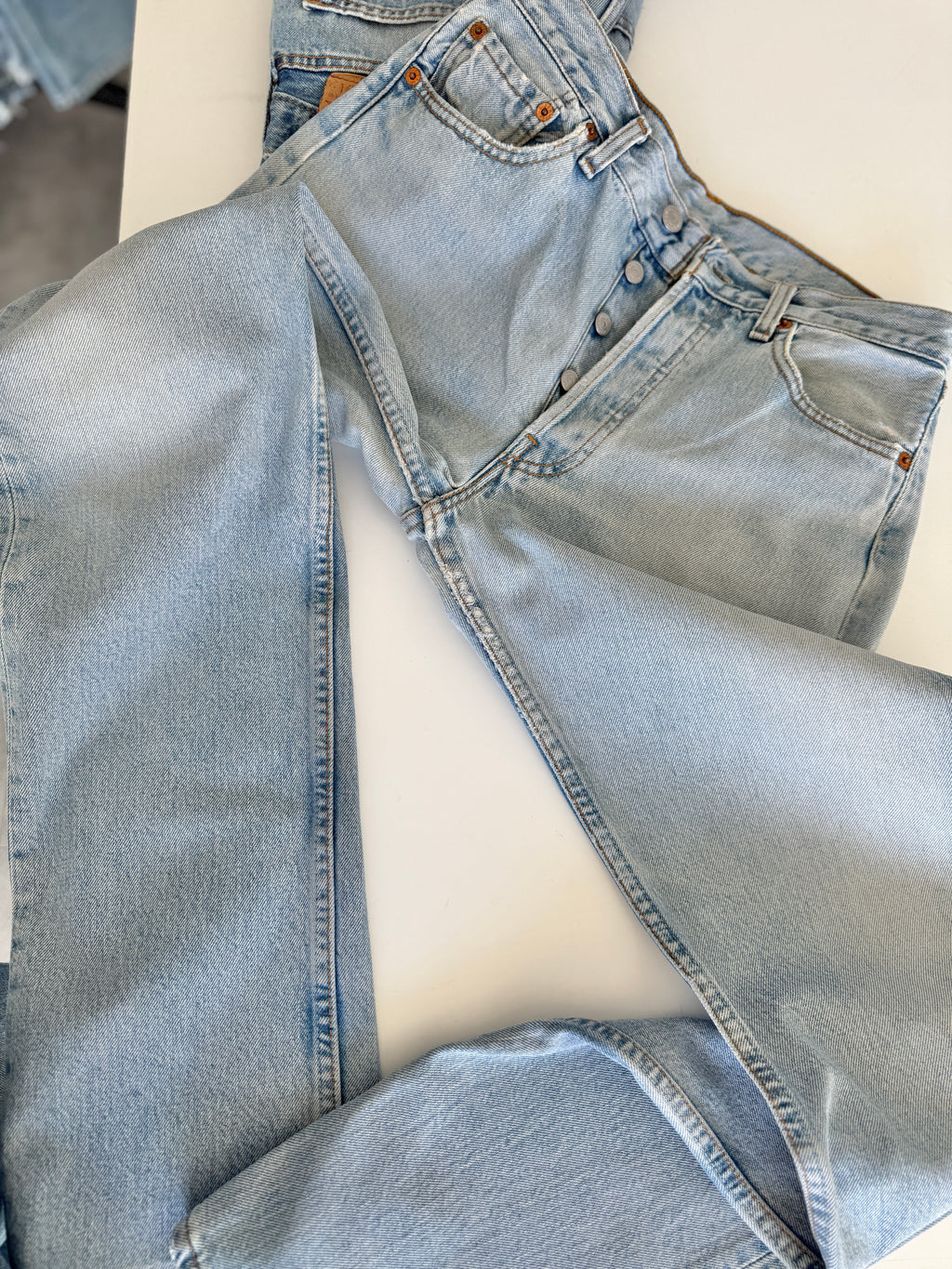 W27 L33 vintage Levis 501 27” measured light faded blue 90’s levi’s 501s