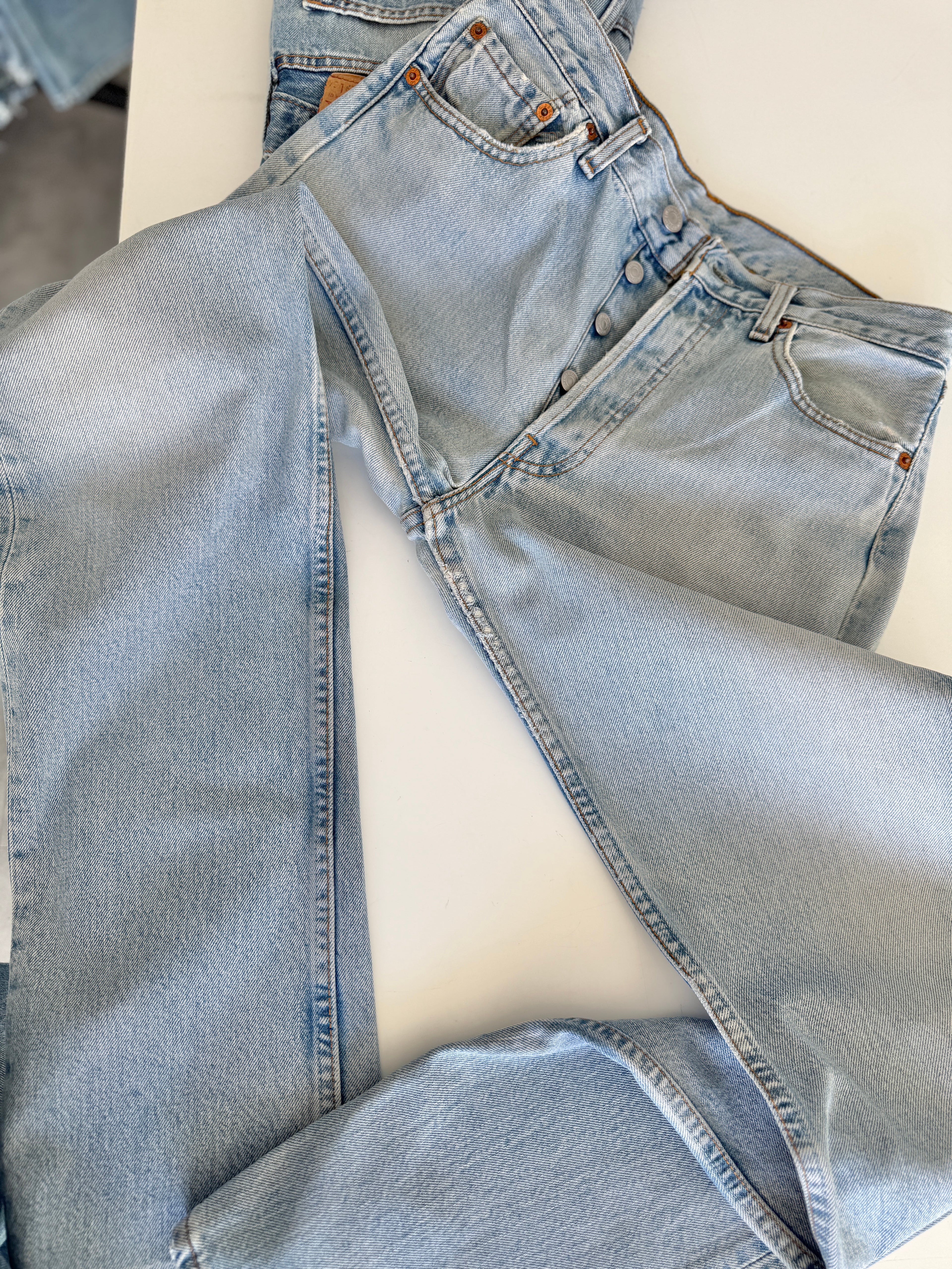 W27 L33 vintage Levis 501 27” measured light faded blue 90’s levi’s 501s