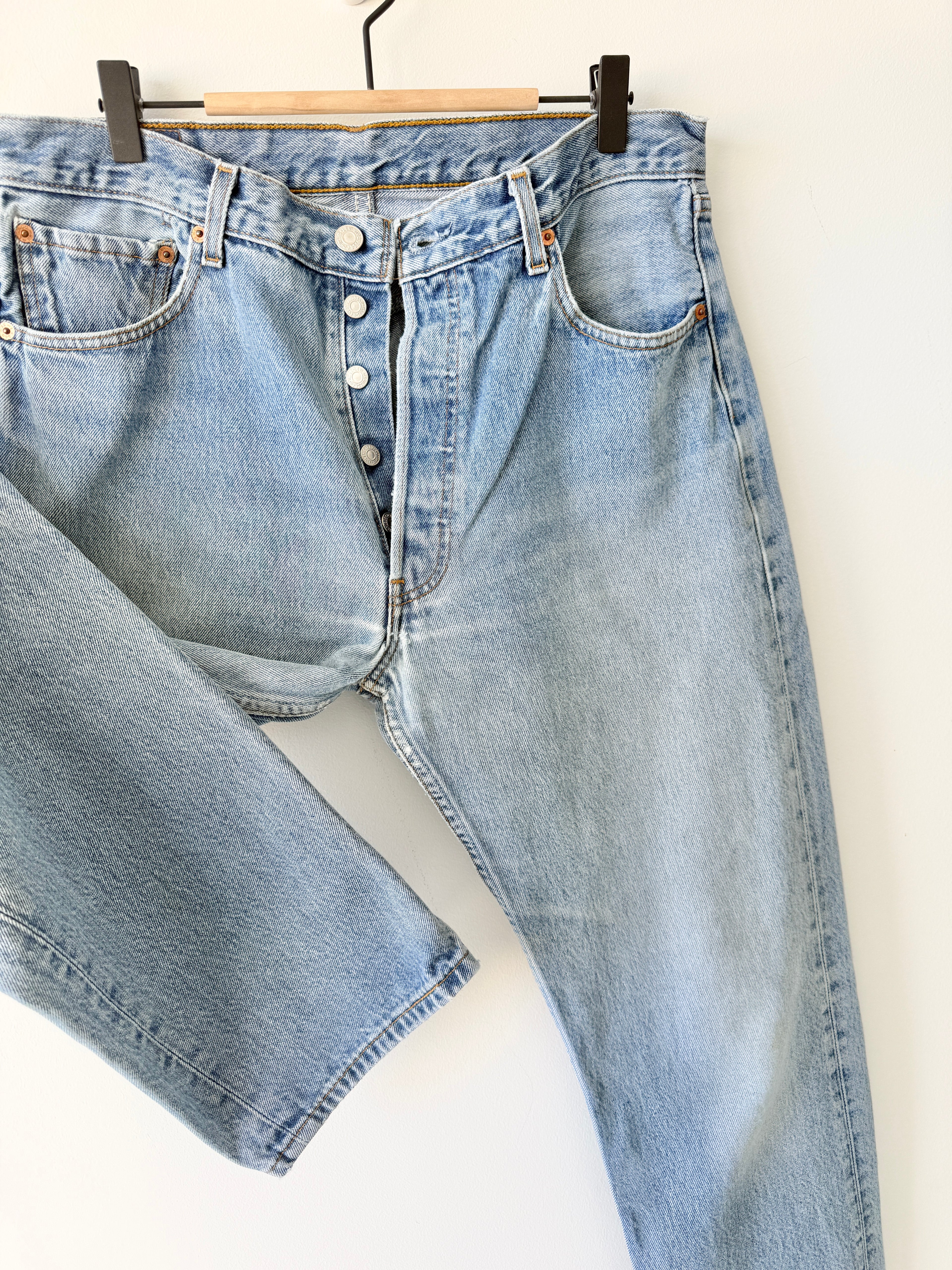 W32 L31 vintage Levis 501 31-32”” measured light blue Y2K 501s