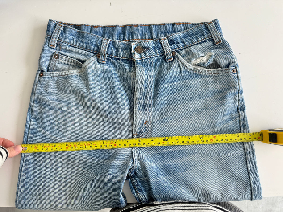 W28 L27 vintage Levis orange tag light blue faded 28” measured waist 501s 80s