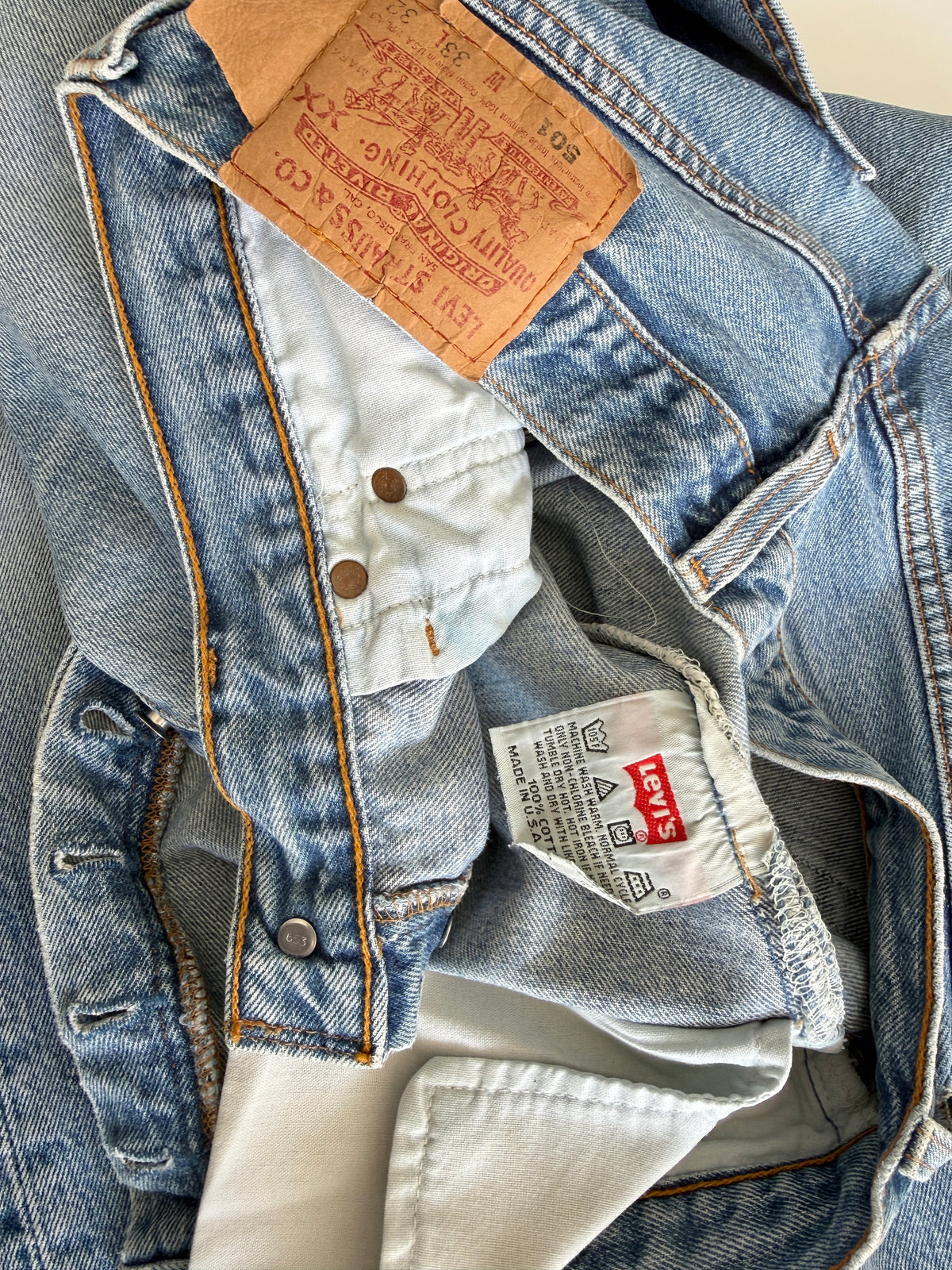 W31 L31 vintage Levis 501 medium light blue 30/31” measured waist 501s 90s USA