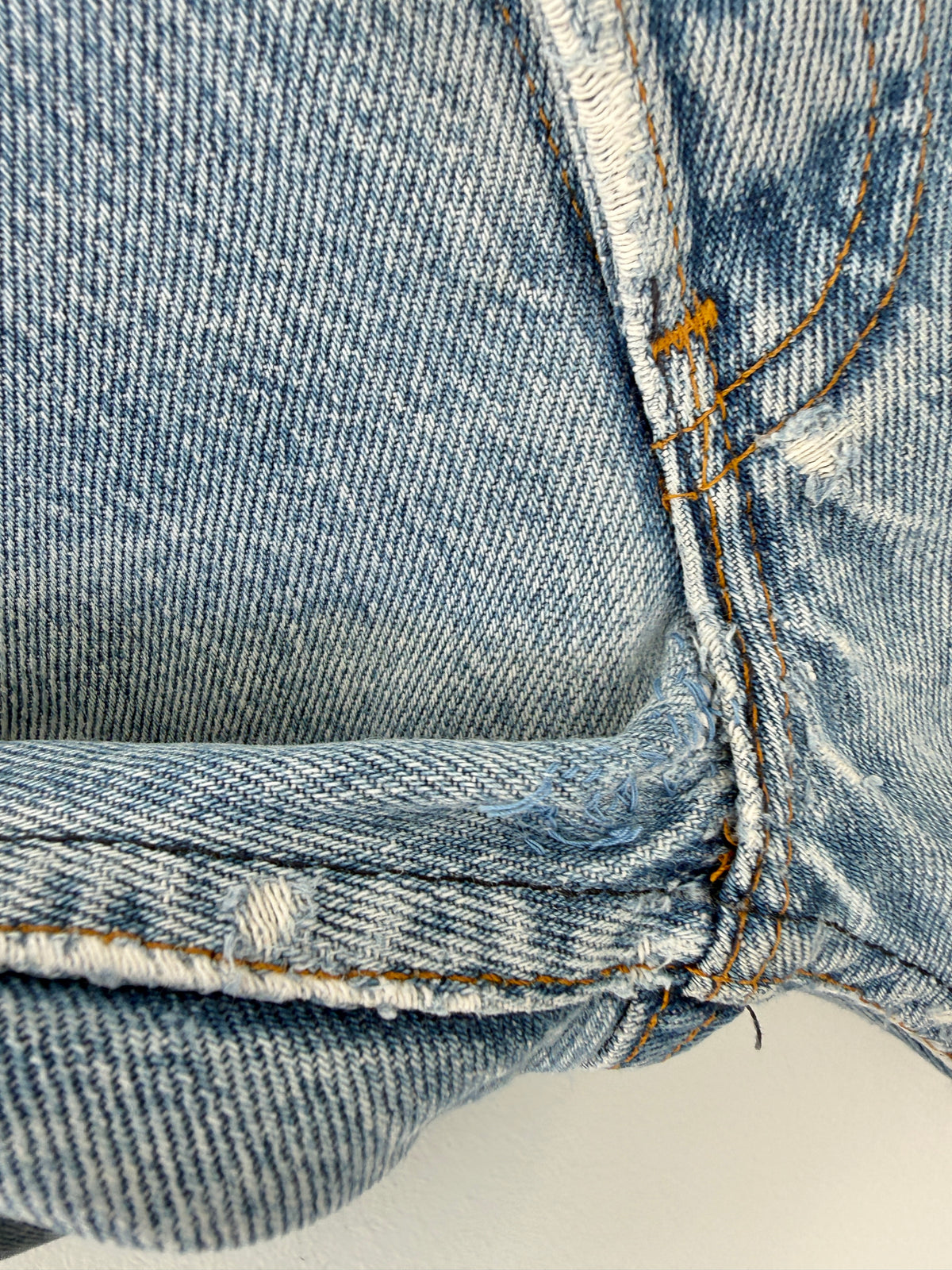 W30 L29 vintage Levis 501 29/30” measured waist faded light blue distressed early 90s USA 501s