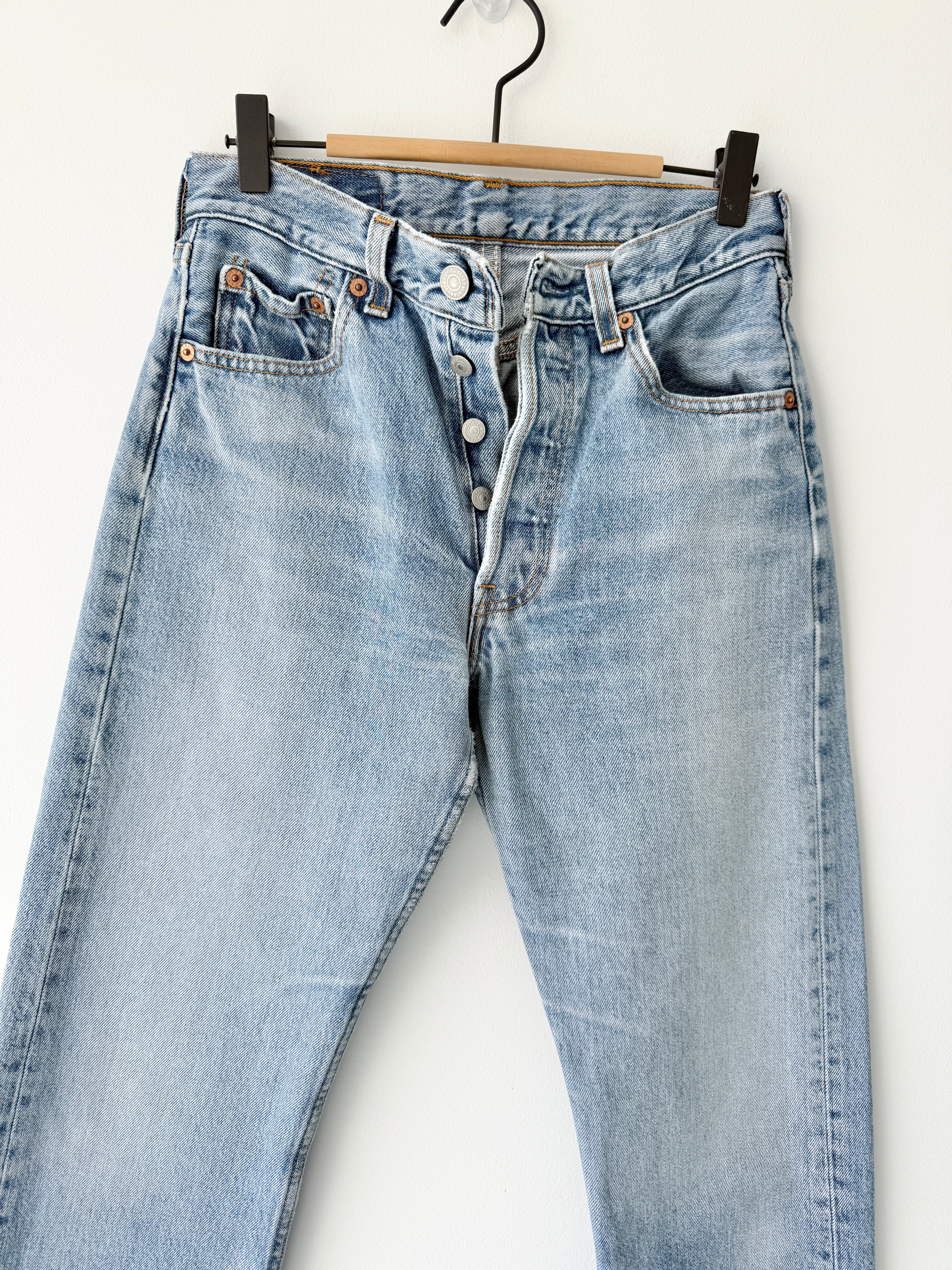 W26 L29 vintage Levis 501s 25/26” light medium blue denim Levi’s 501s 90s USA