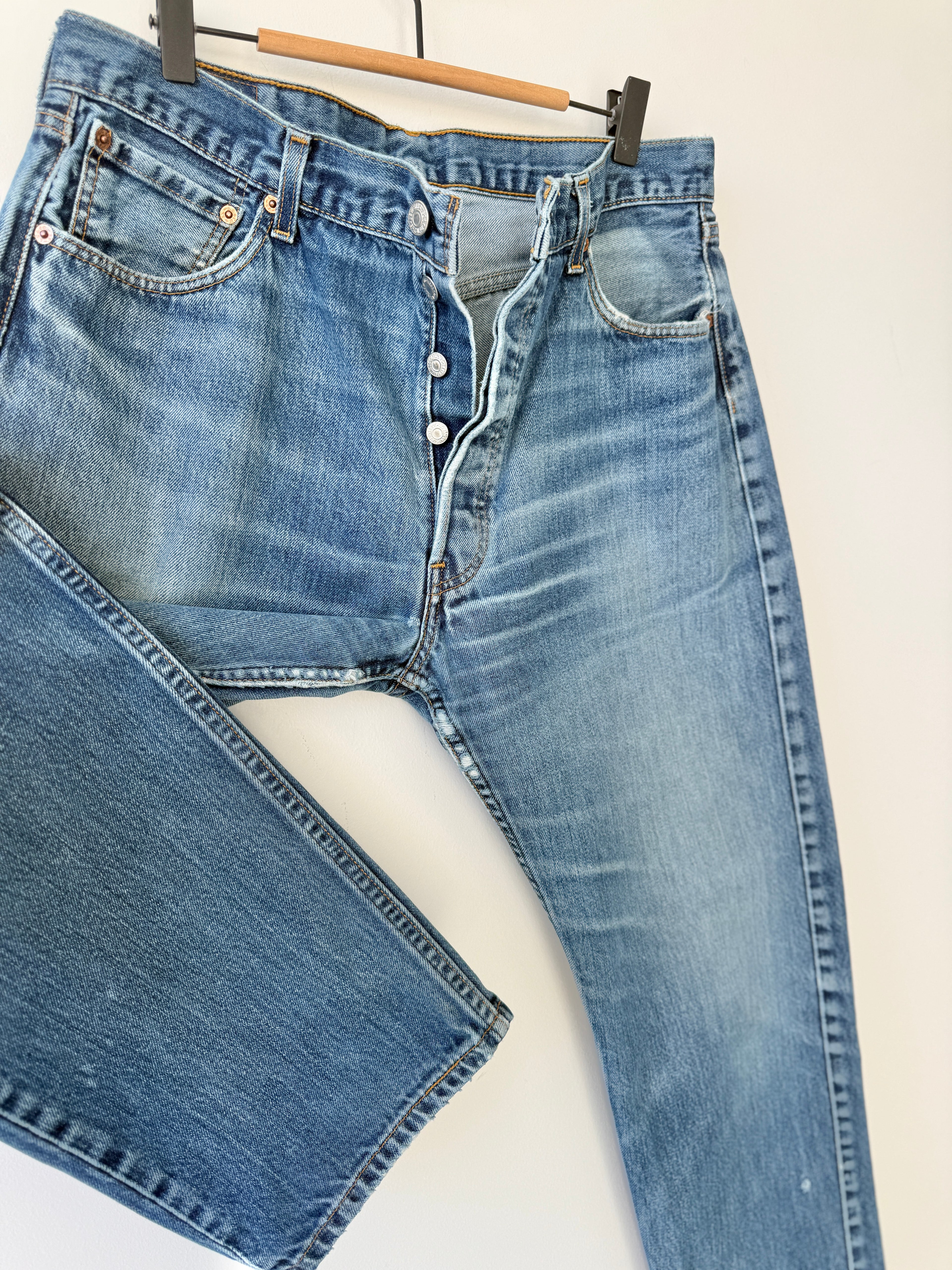 W33 L30 vintage Levis 501 32-33” measured dark blue denim y2k wallet mark