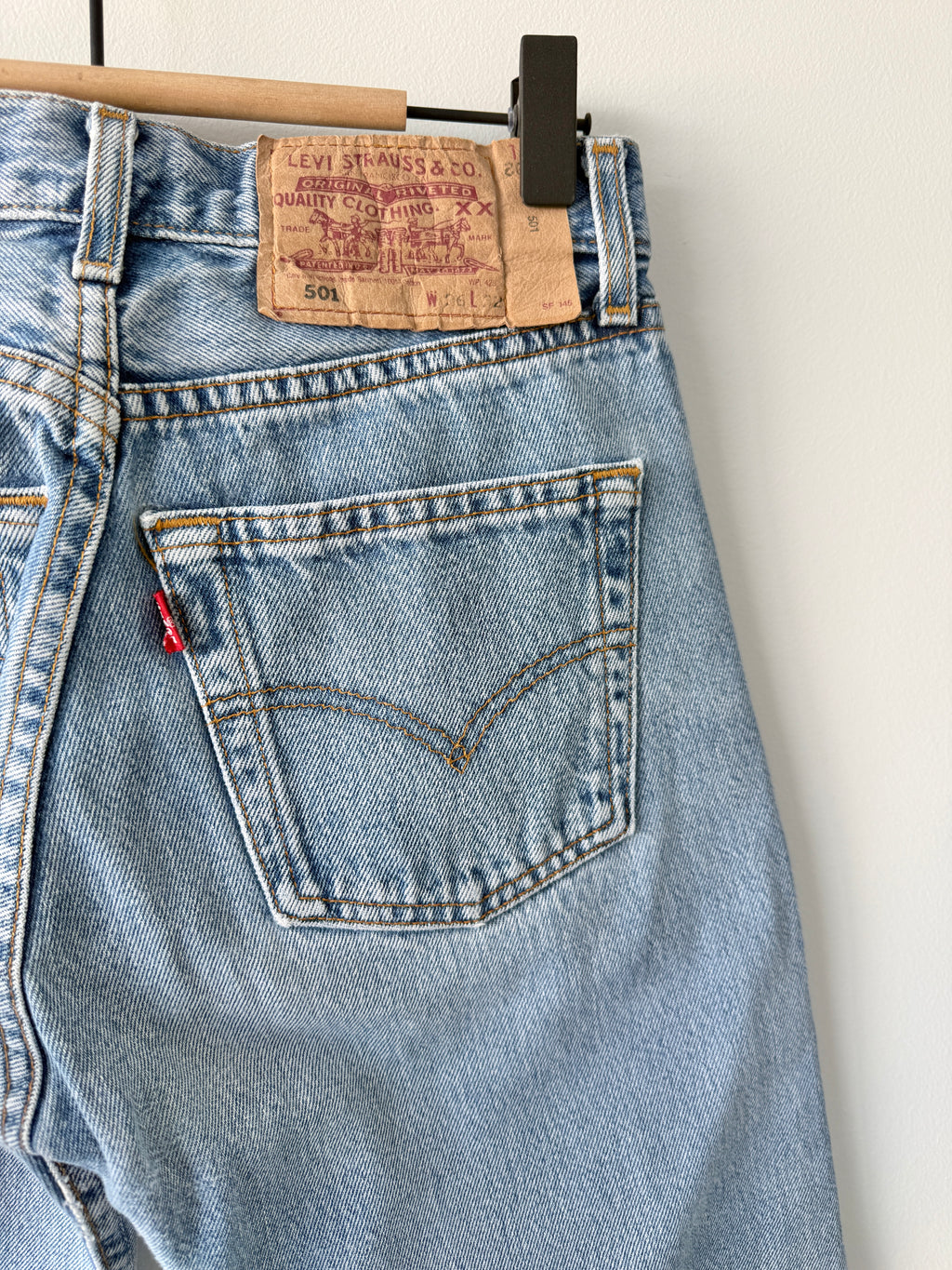 W24 L30 vintage Levis 501 23/24” measured medium faded blue denim Levi’s 501s