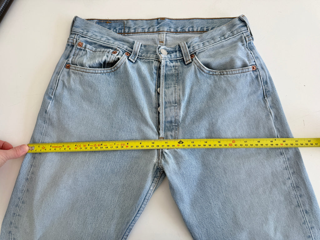 W29 L30 vintage Levis 501 28/29” measured light faded blue denim Levi’s 501s USA