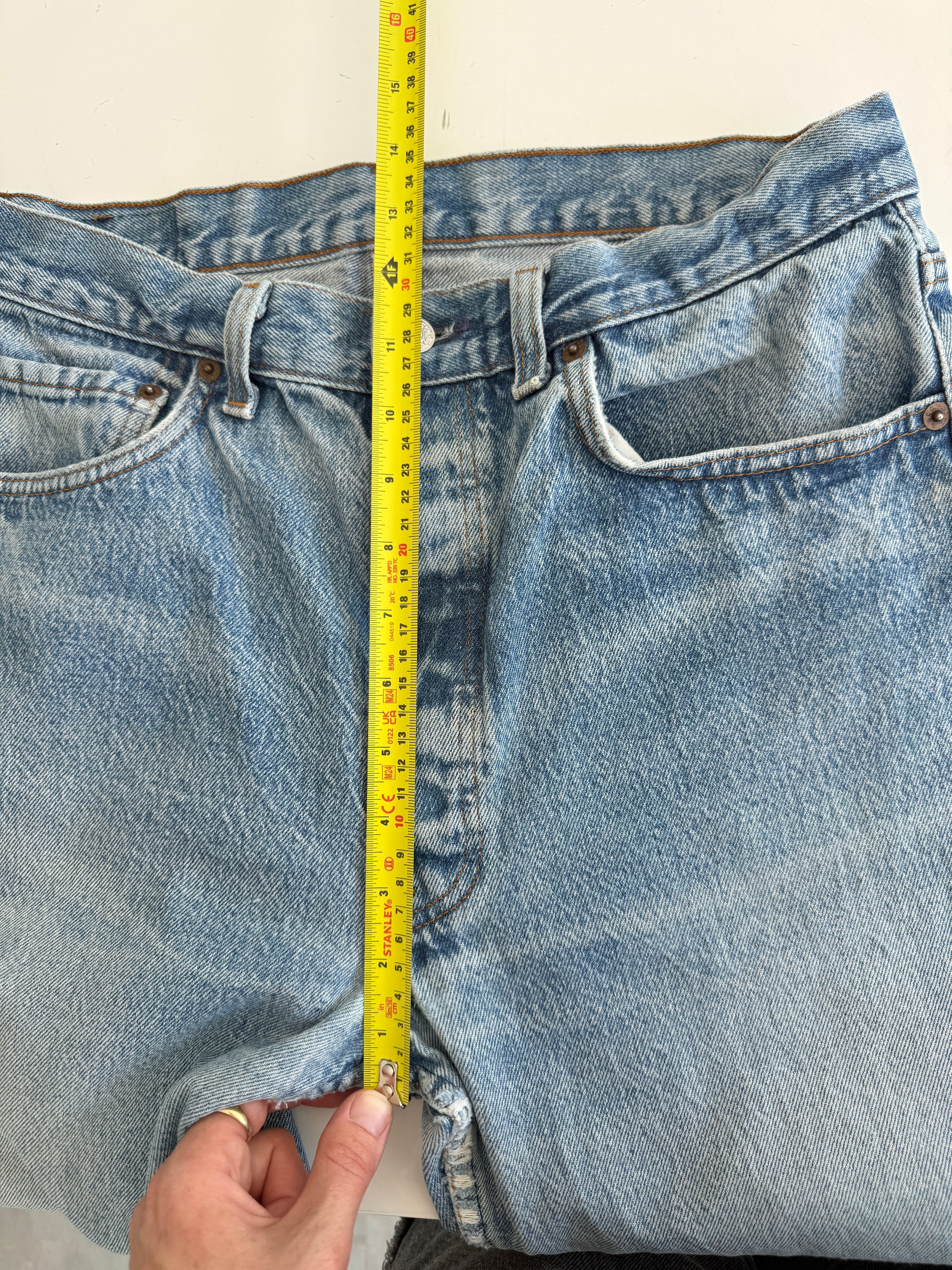 W31 L29 vintage Levis 501 30/31” measured waist medium faded blue 501s early 90s USA