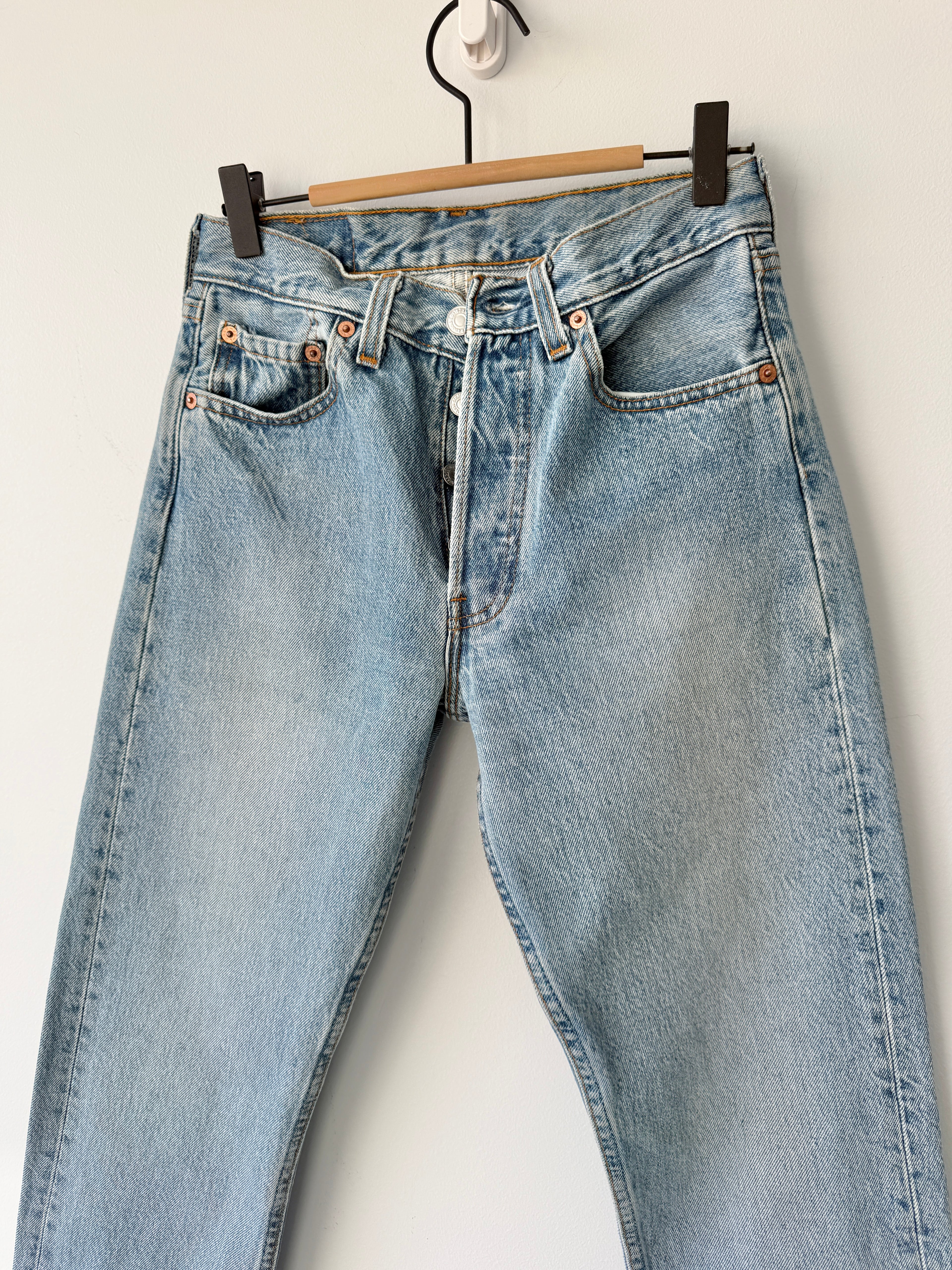 W26 L31 vintage Levis 501 24-26” measured medium blue 90s Levi’s 501s USA