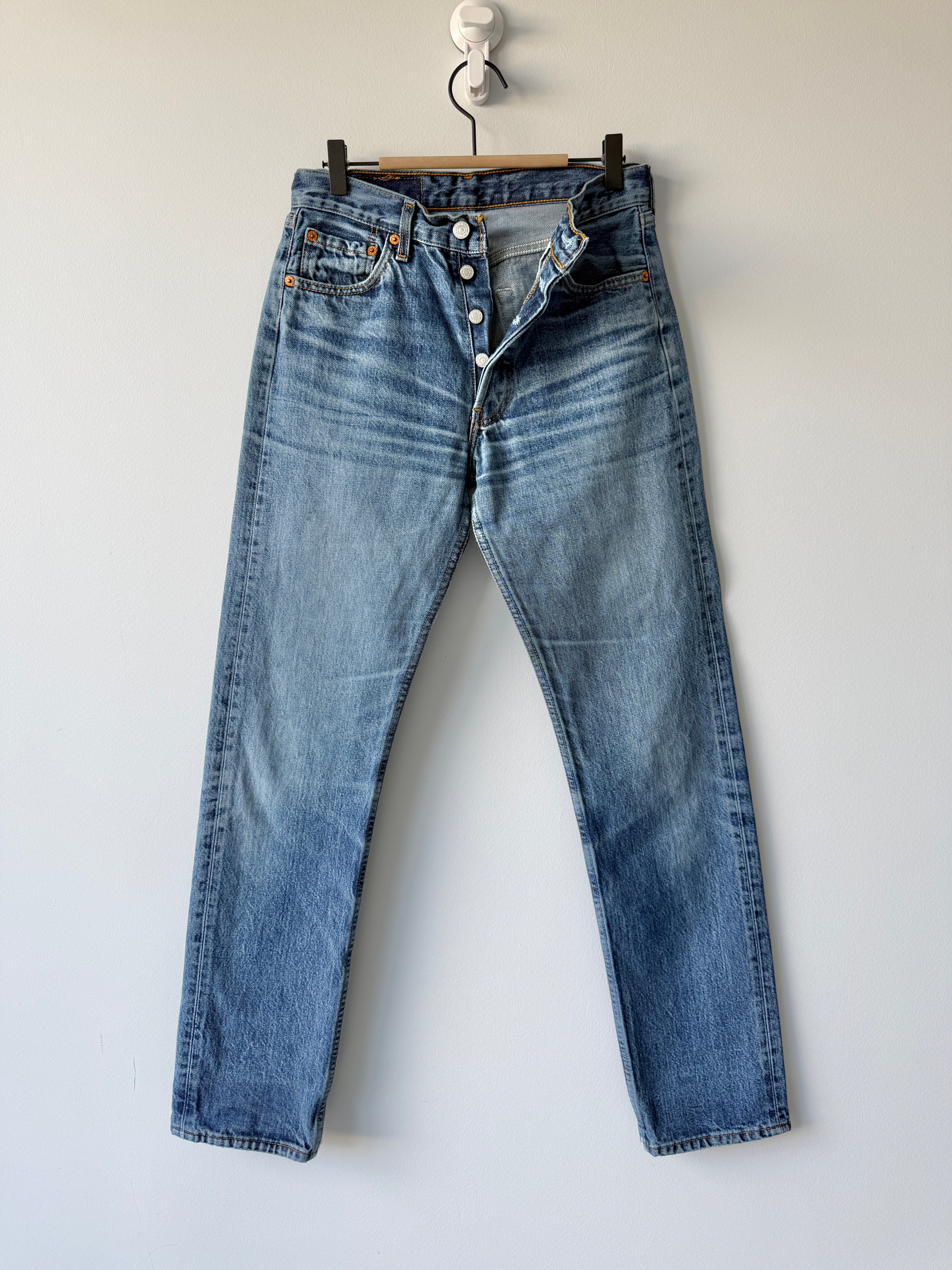 W27 L33 vintage Levis 501 27” measured medium blue denim 90s 501s