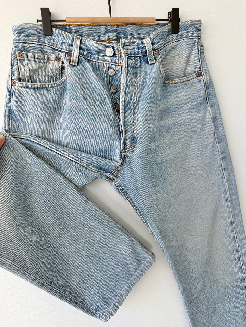 W31 L28 vintage Levis 501 light blue 30/31” measured waist 501s 90s USA