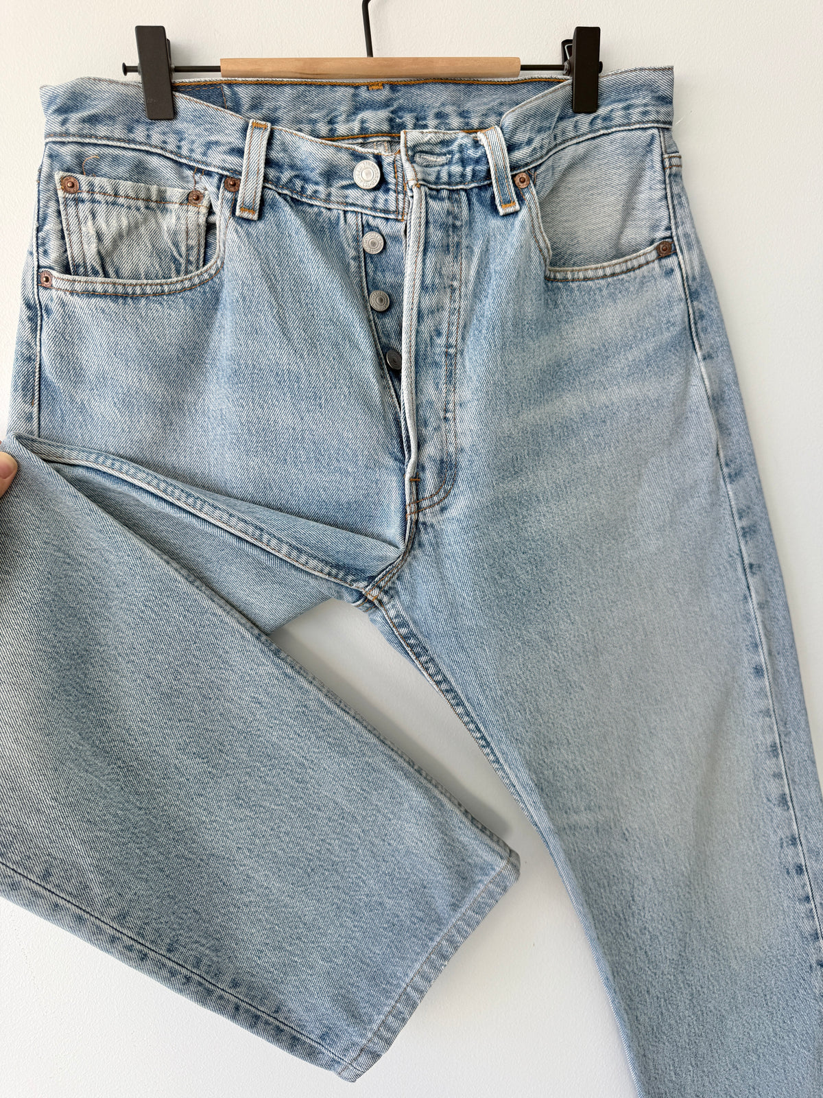 W31 L28 vintage Levis 501 light blue 30/31” measured waist 501s 90s USA