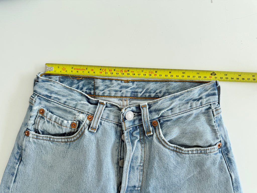 W25 L31 vintage Levis 501 24/25” measured waist light blue 90s 501s