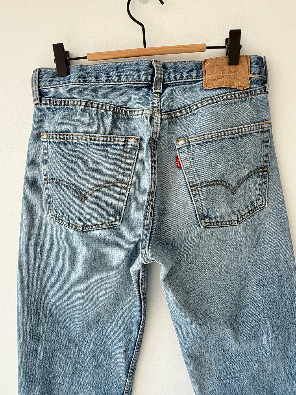 W29 L29 vintage Levis 501s 28/29” measured medium fade blue 501s early 90s medium lower rise