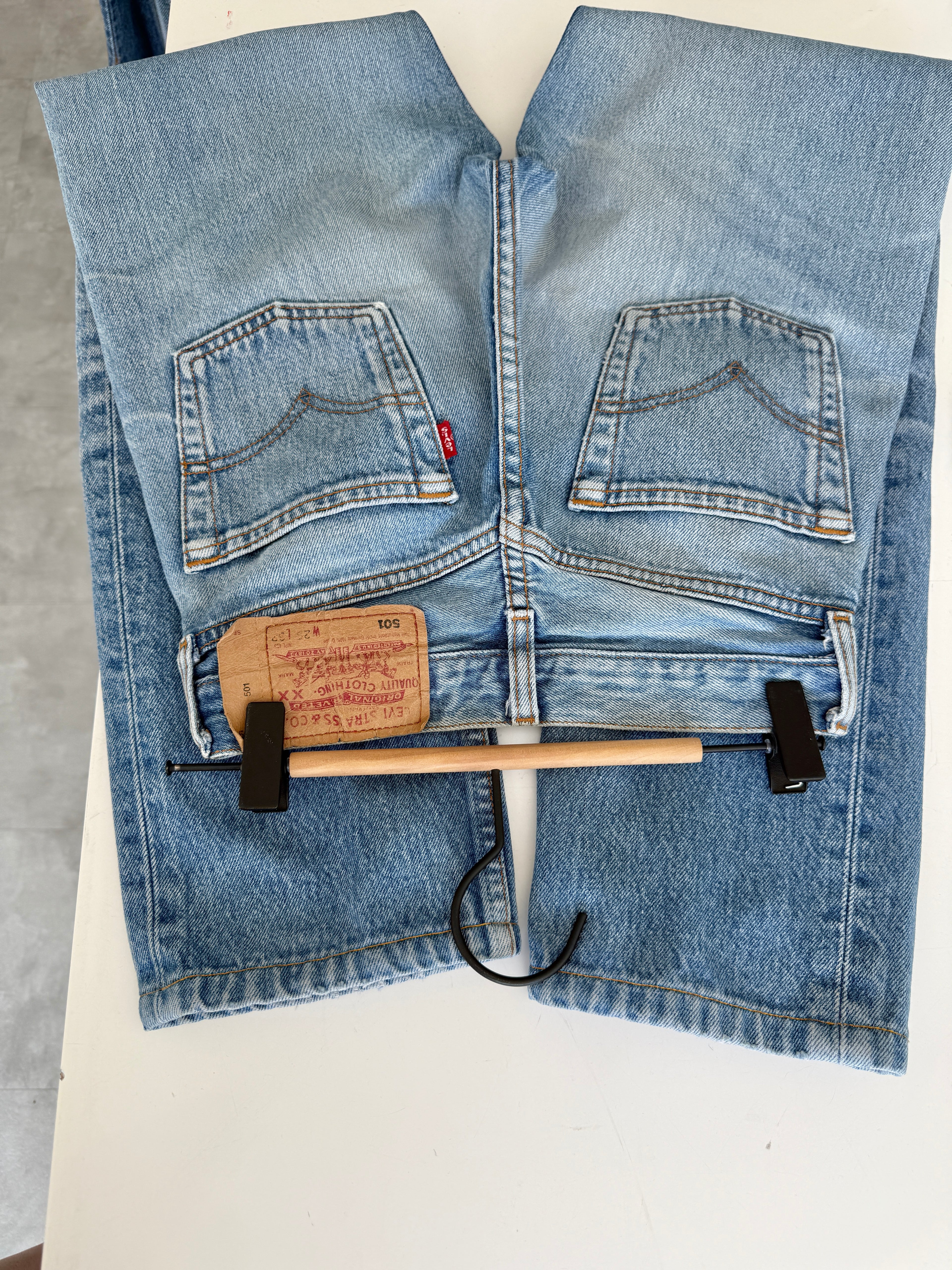 Soft W23 L29 vintage Levis 501 22-24” measured waist medium faded whisker blue 501s 90s