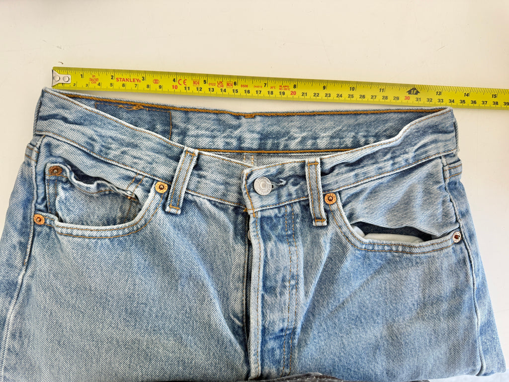 W27 vintage Levis 501 shorts 26/27” light blue Levi’s 501s 90s