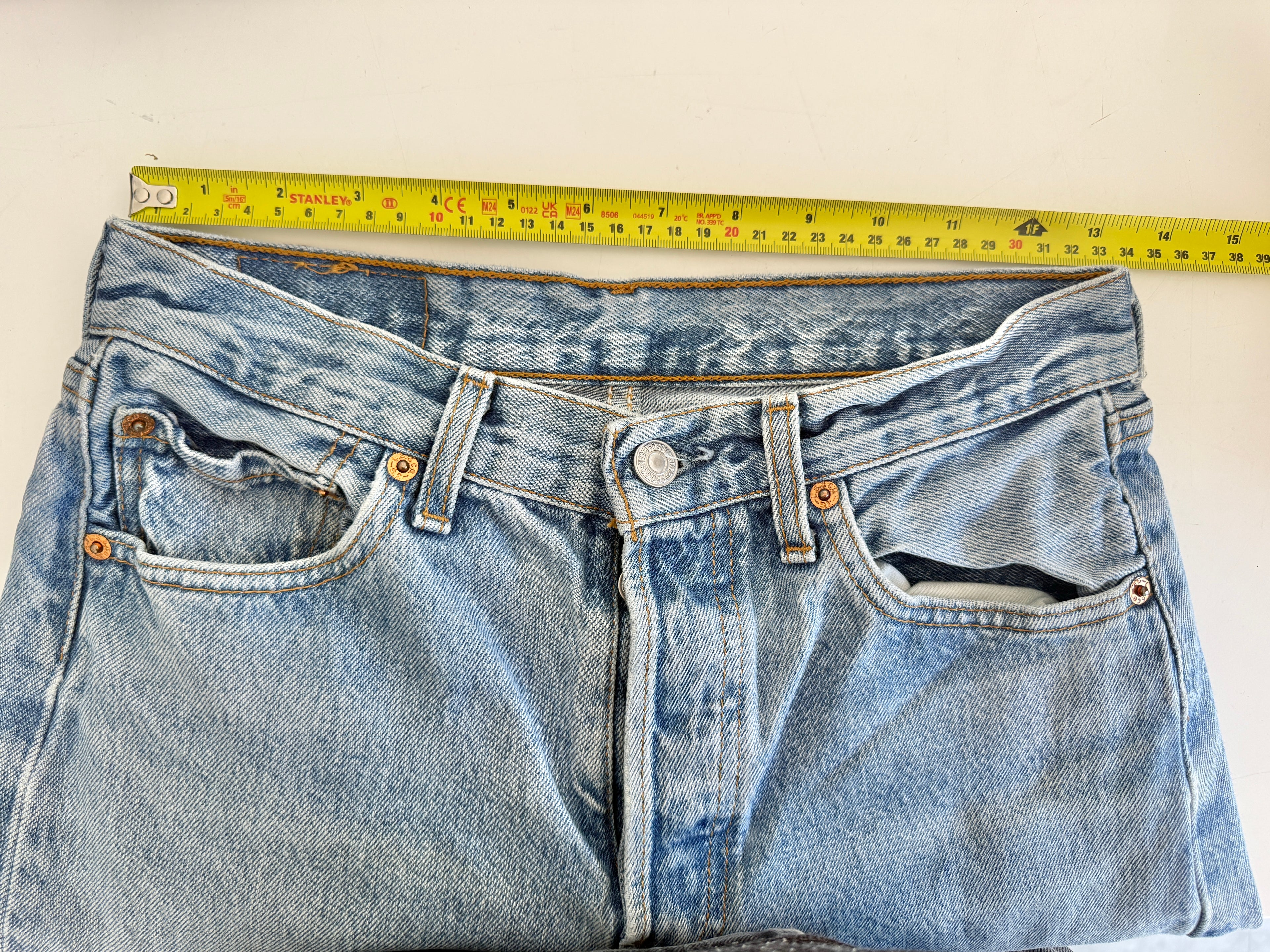 W27 vintage Levis 501 shorts 26/27” light blue Levi’s 501s 90s
