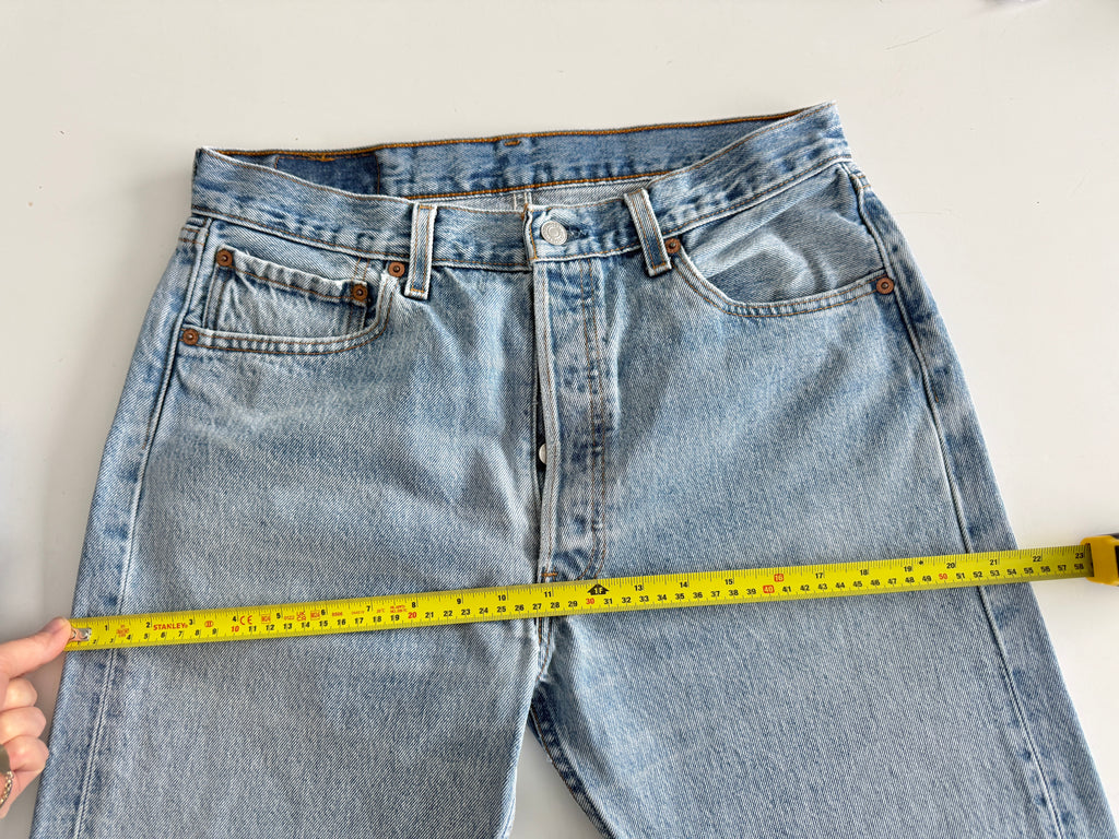 W31 L30 vintage Levis 501 30/31” measured waist medium faded blue 501s amazing fade 90s USA denim