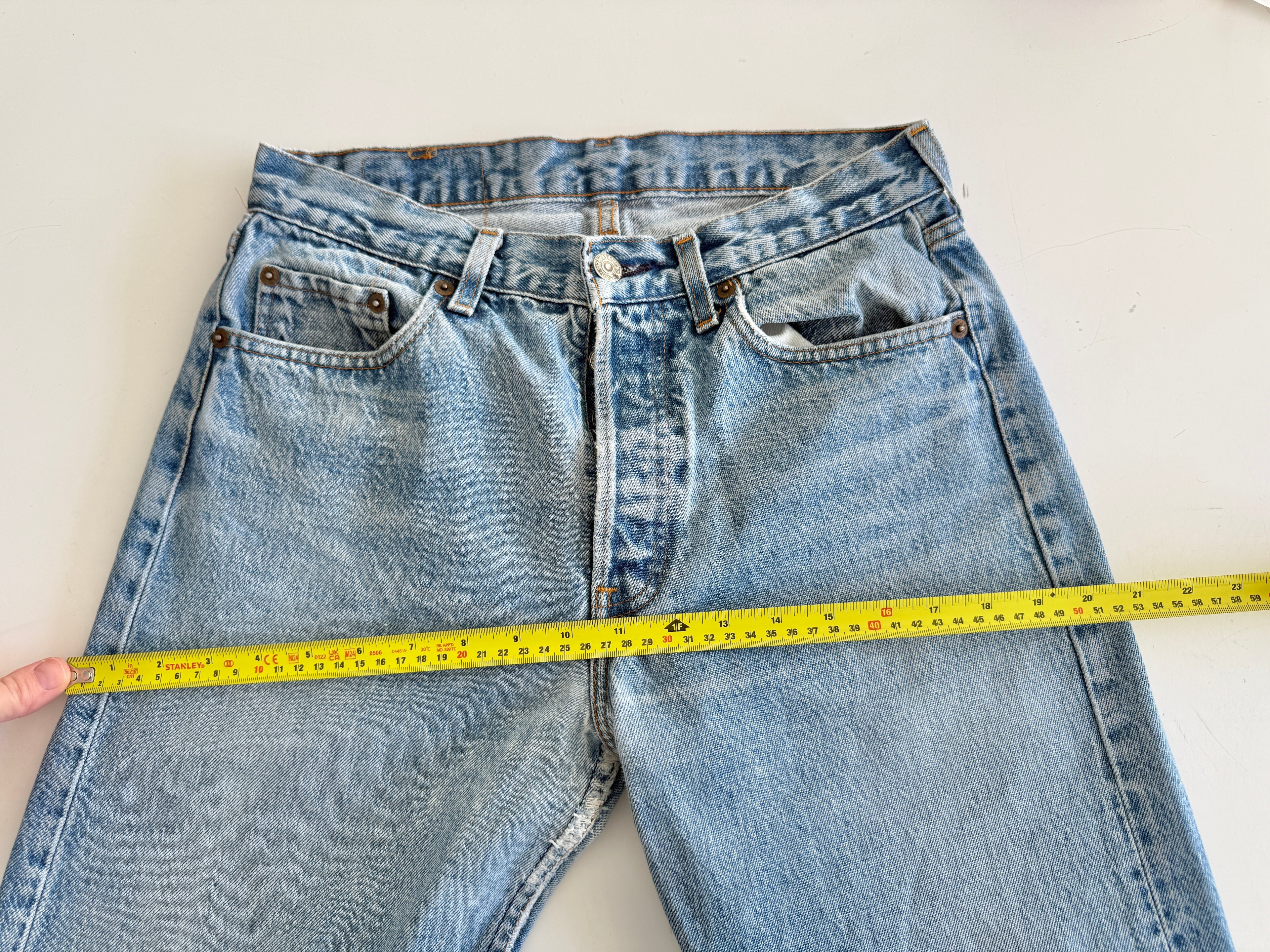 W28 L32 vintage Levis 501 27-28” measured medium faded blue made in 80s