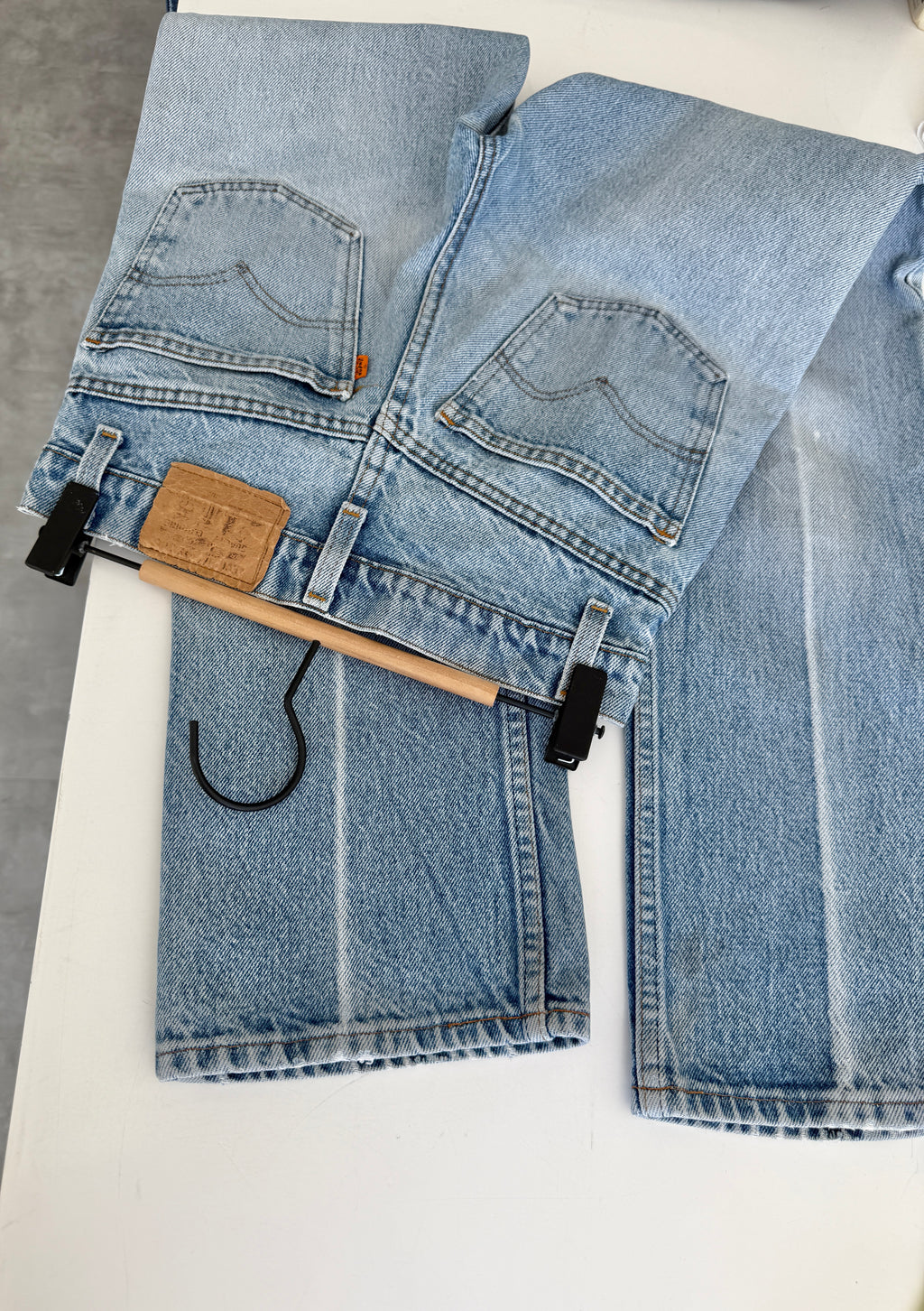 W25 L30 vintage Levis 716 25” measured waist light faded blue USA 70s 716s