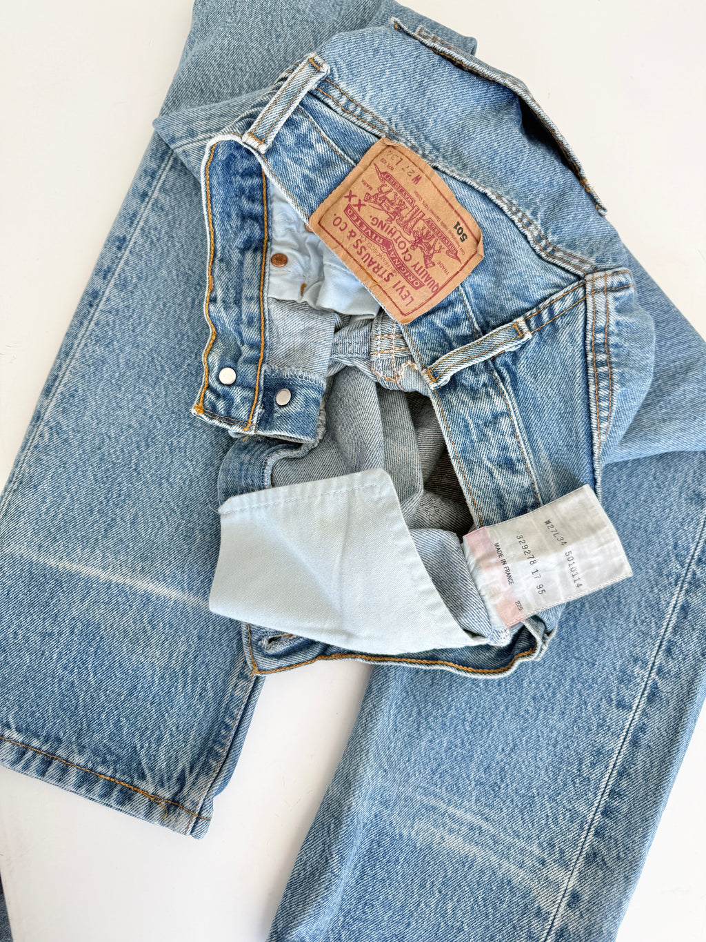 W25 L32 vintage Levis 501s 24/25” measured medium fade blue denim Levi’s 501s 90s