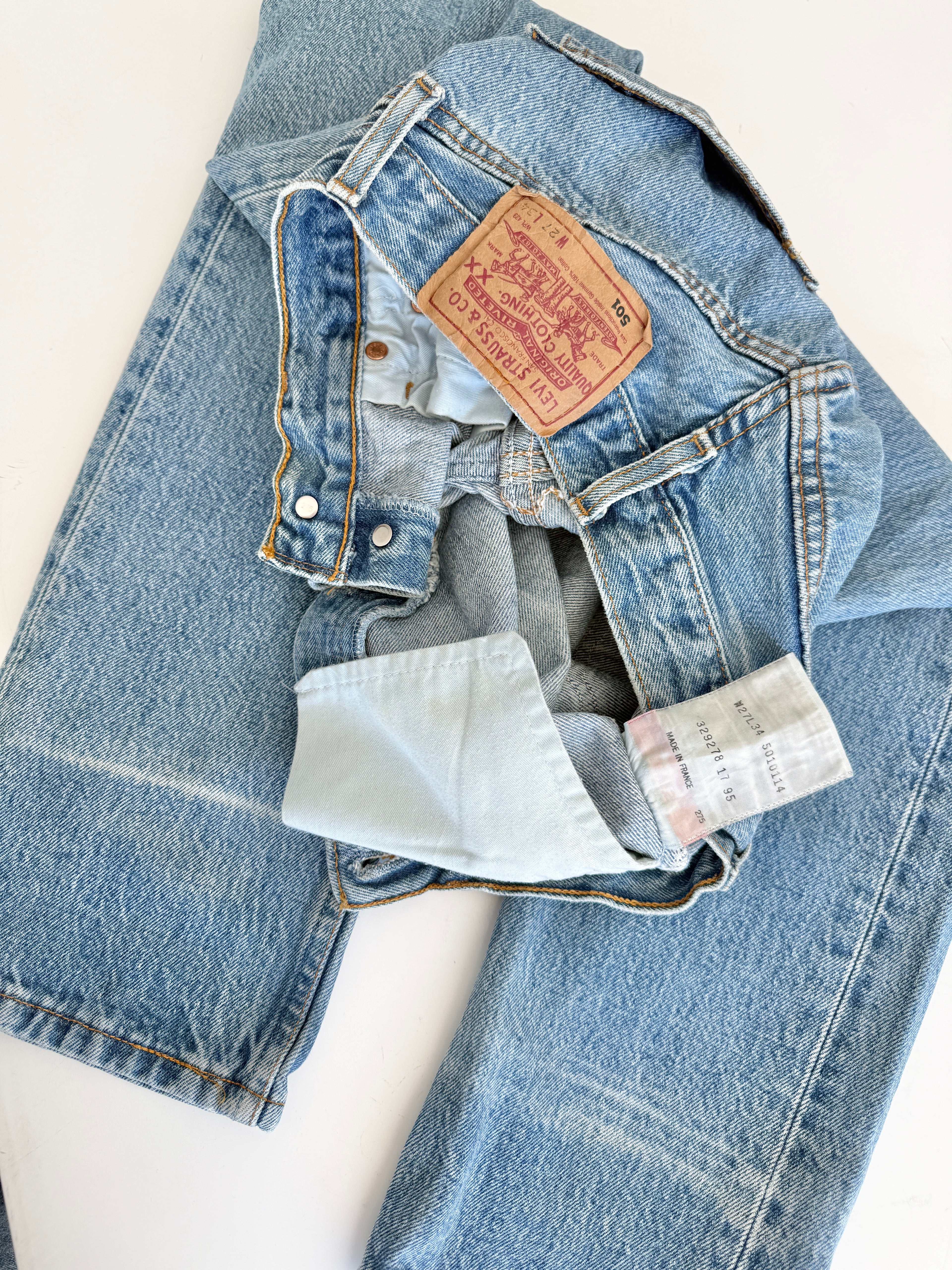 W25 L32 vintage Levis 501s 24/25” measured medium fade blue denim Levi’s 501s 90s