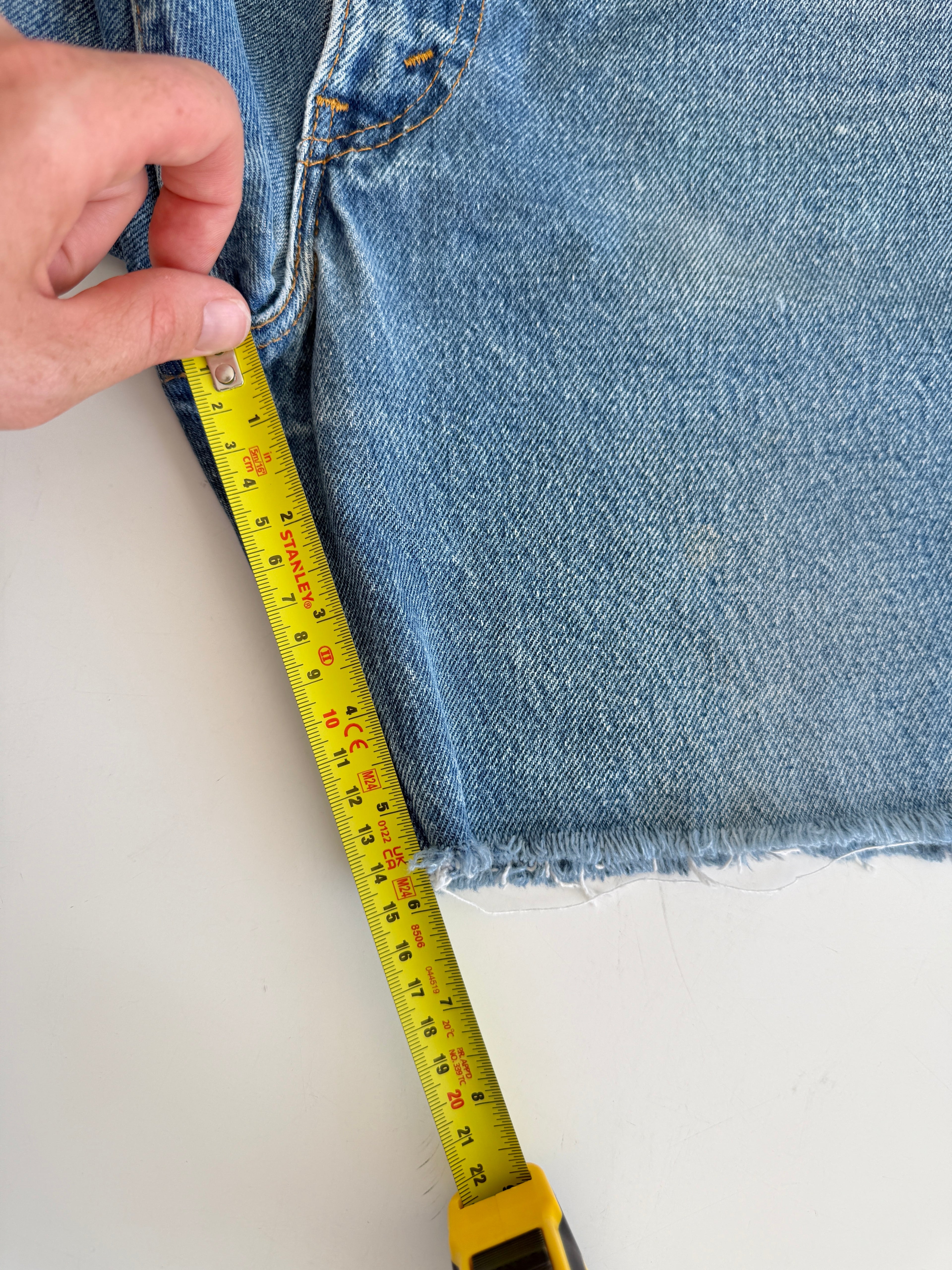 W30 L29 vintage Levis 517 30/31” measured waist medium blue faded  80s 517s shorts